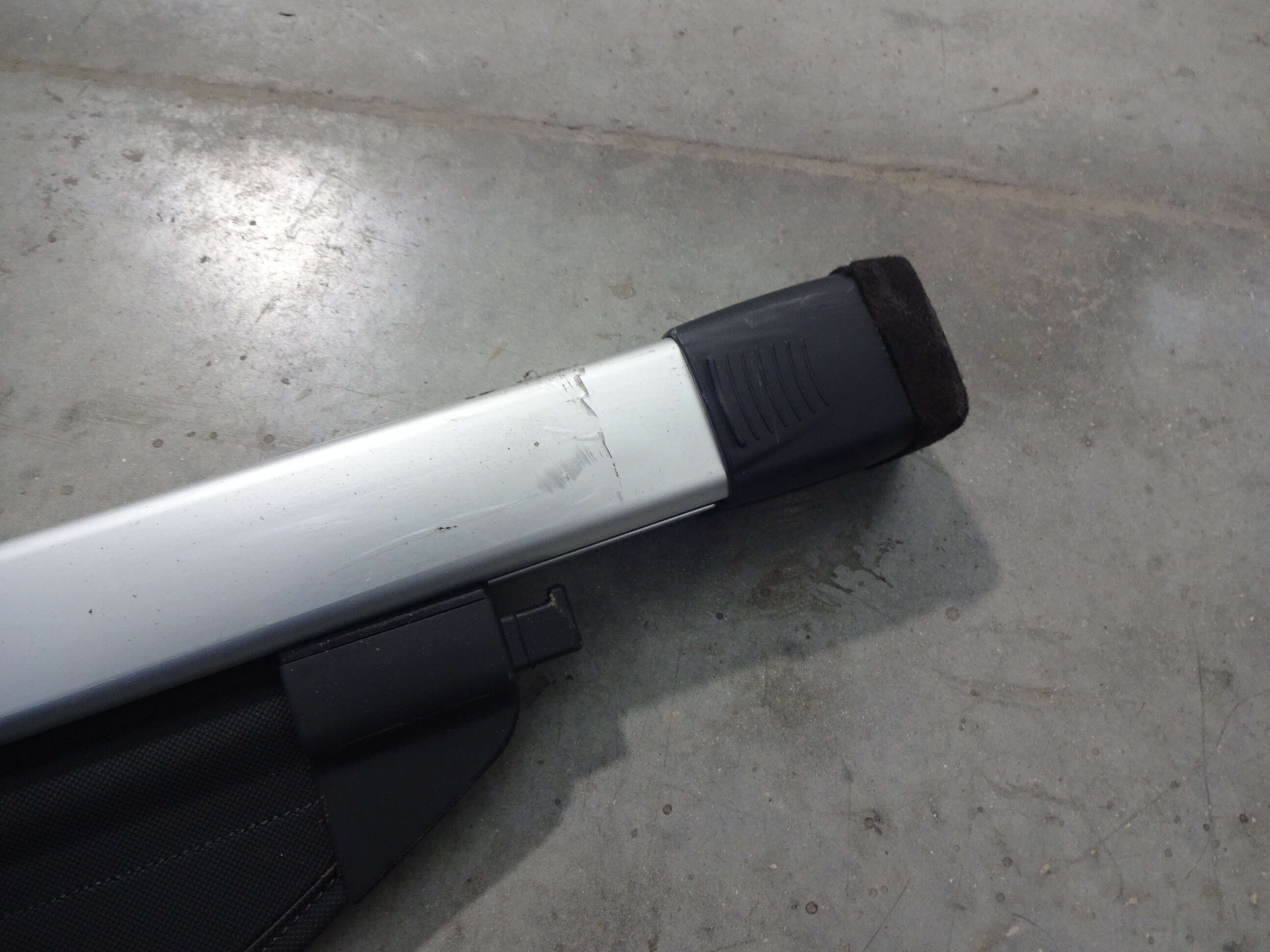 Pre-Owned 2017 Hyundai Santa Fe Rear Grey Retractable Cargo Cover OEM (Good)