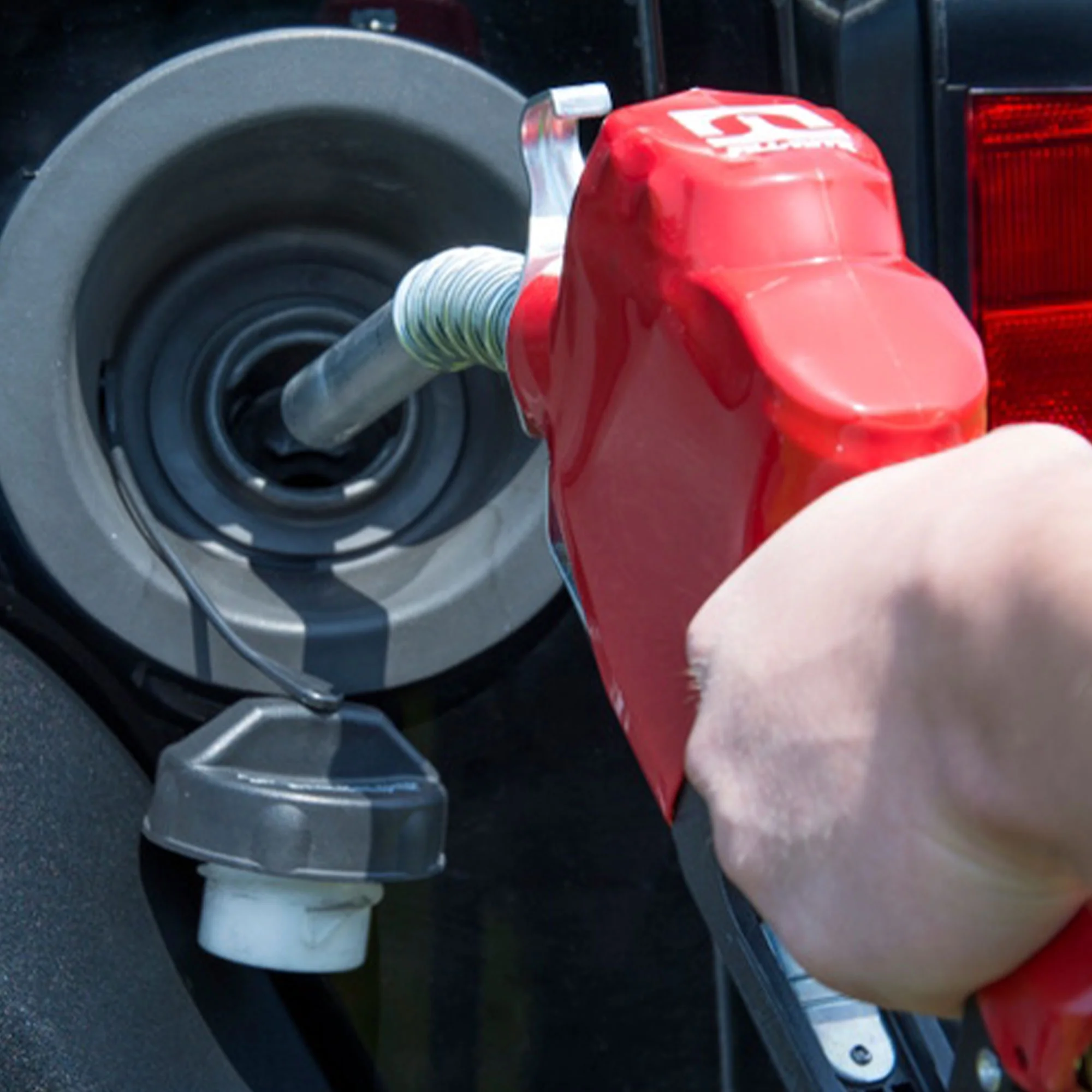 Fill-Rite N075UAU10 3/4 Inch Automatic Gas Pump Fuel Hose Nozzle w/ Hook, Red