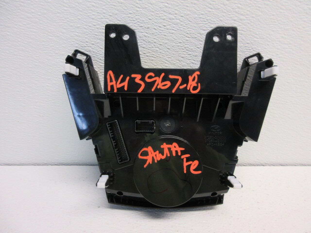 Pre-Owned 2017-2019 Hyundai Santa Fe Heat A/C Temperature Control Unit OEM LKQ (Good)