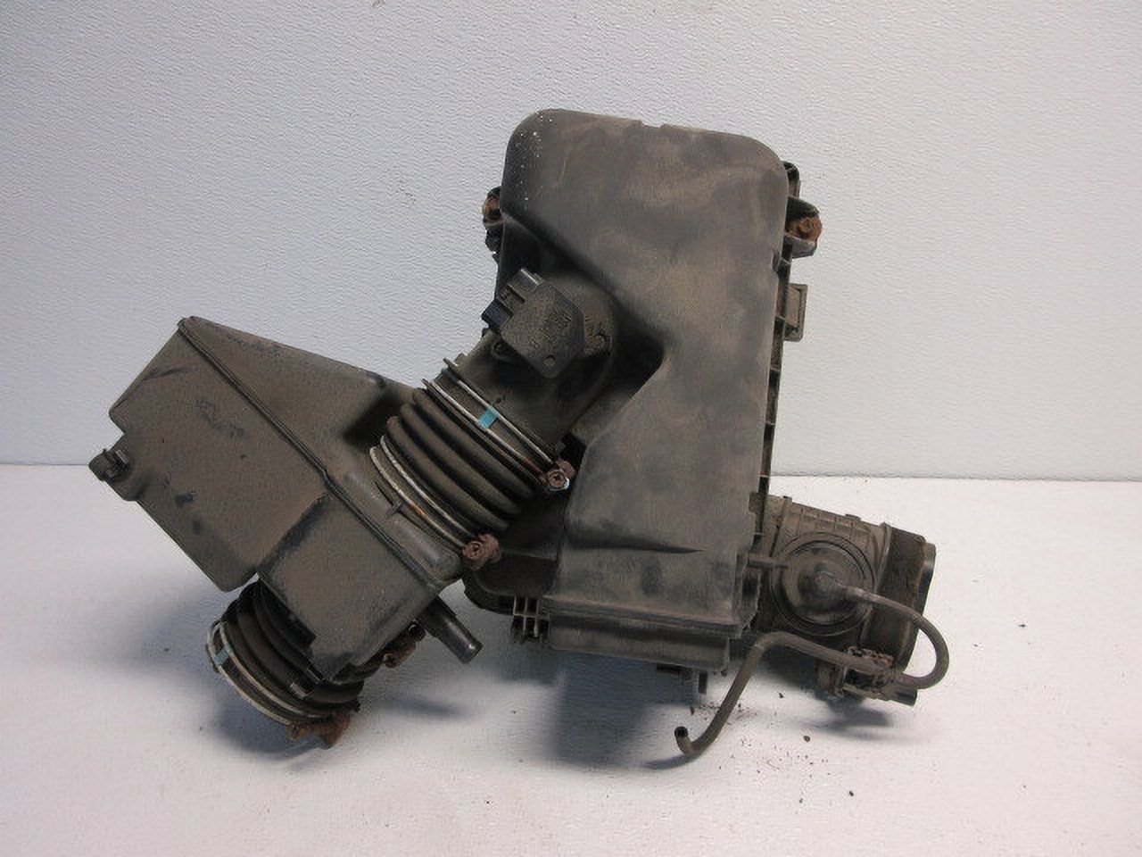 Pre-Owned 2004 Toyota Sienna Camry RX330 Air Cleaner Intake Assembly 146K Miles OEM LKQ (Good)