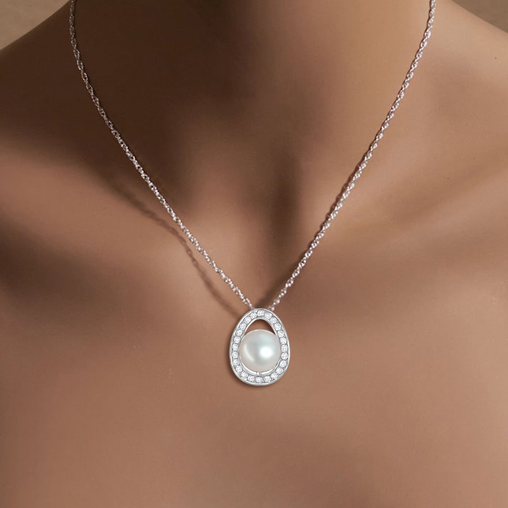 Large Freshwater Pearl & Diamond Necklace .90cttw 18k White Gold