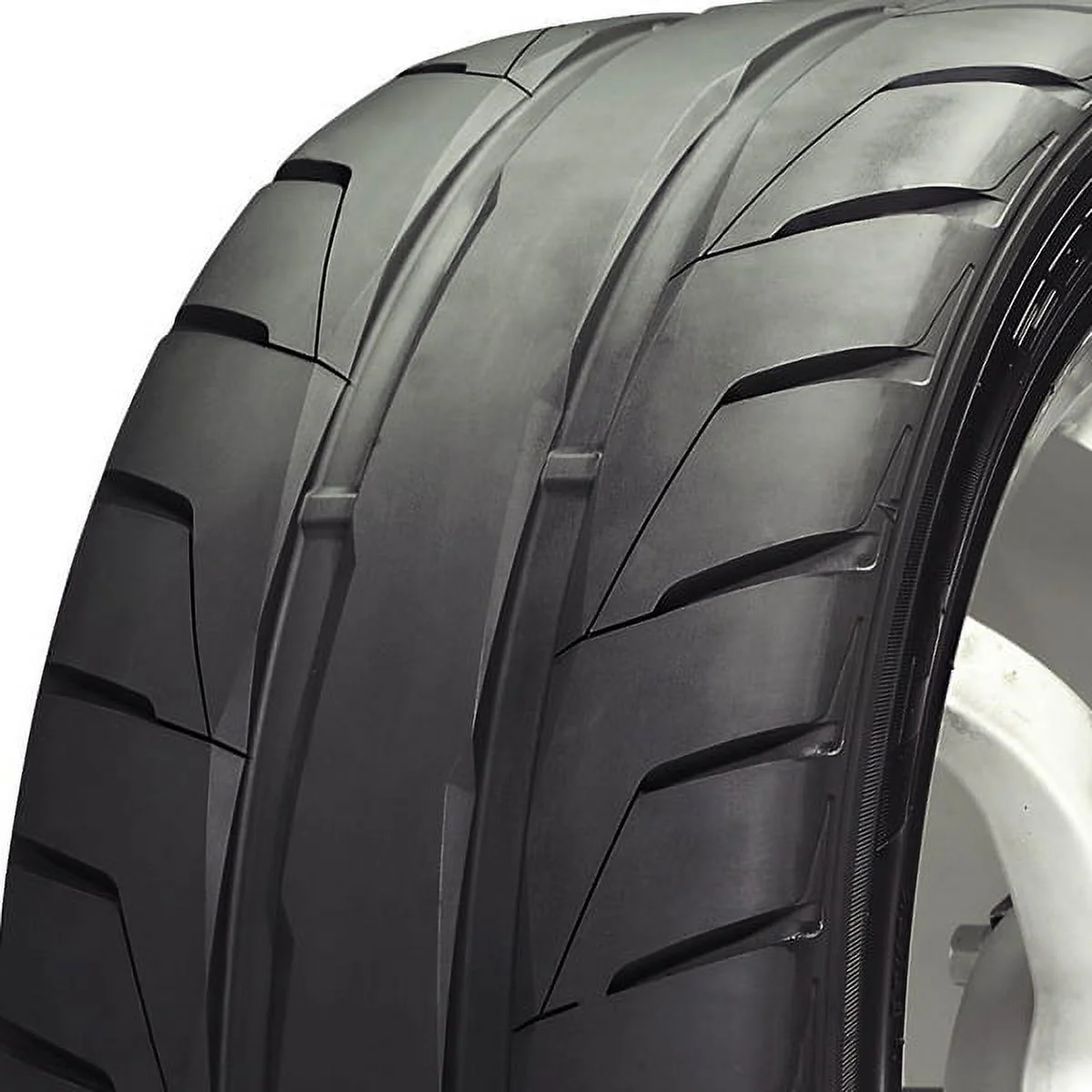 1 Nitto NT05 255/40ZR17 98W XL Maximum Performance 200AAA Summer Tires 207130 / 255/40/17 / 2554017