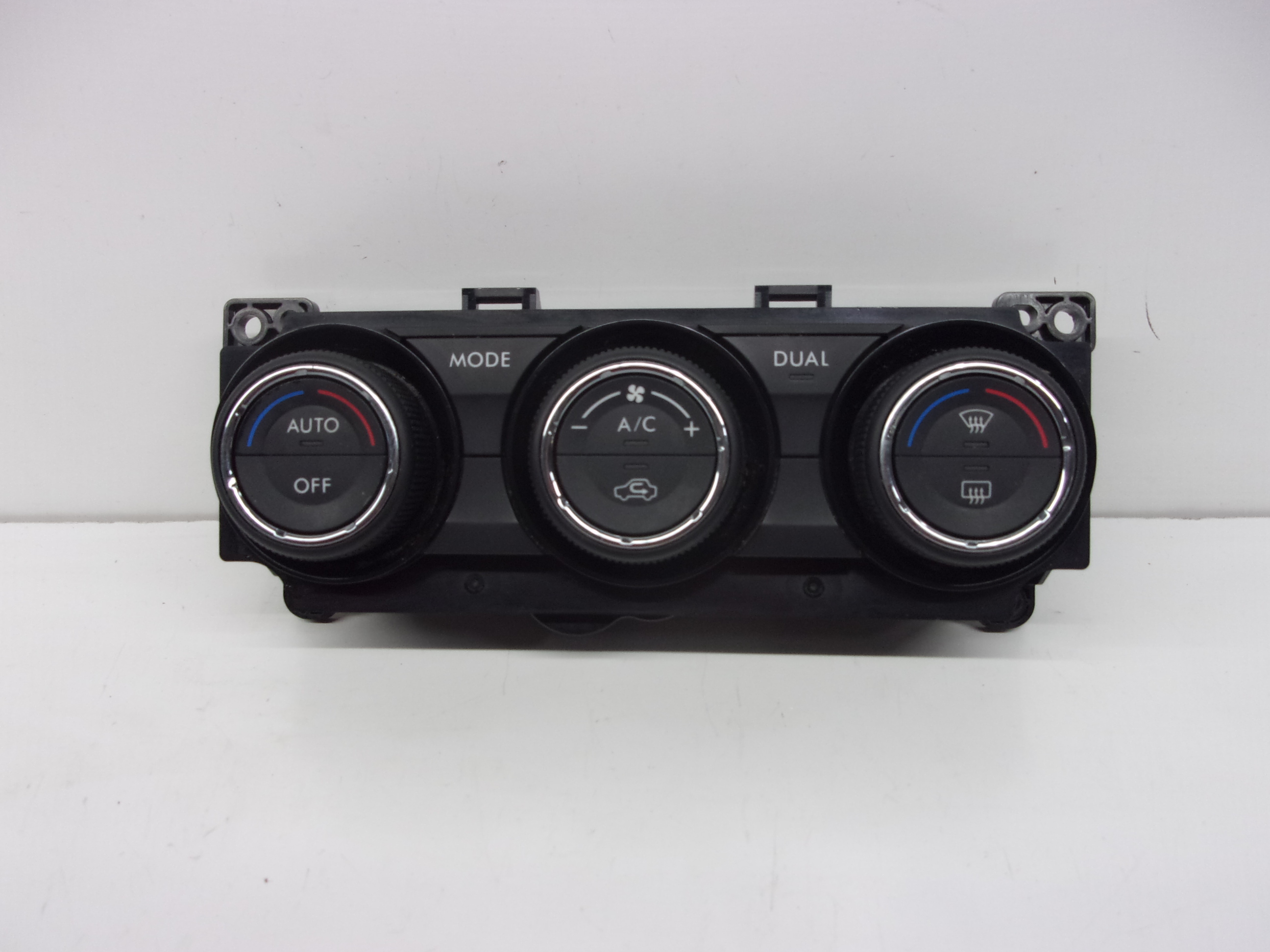 Pre-Owned 2014-2015 Subaru Forester Climate AC Heater Temperature Control 72311SG040 OEM (Good)