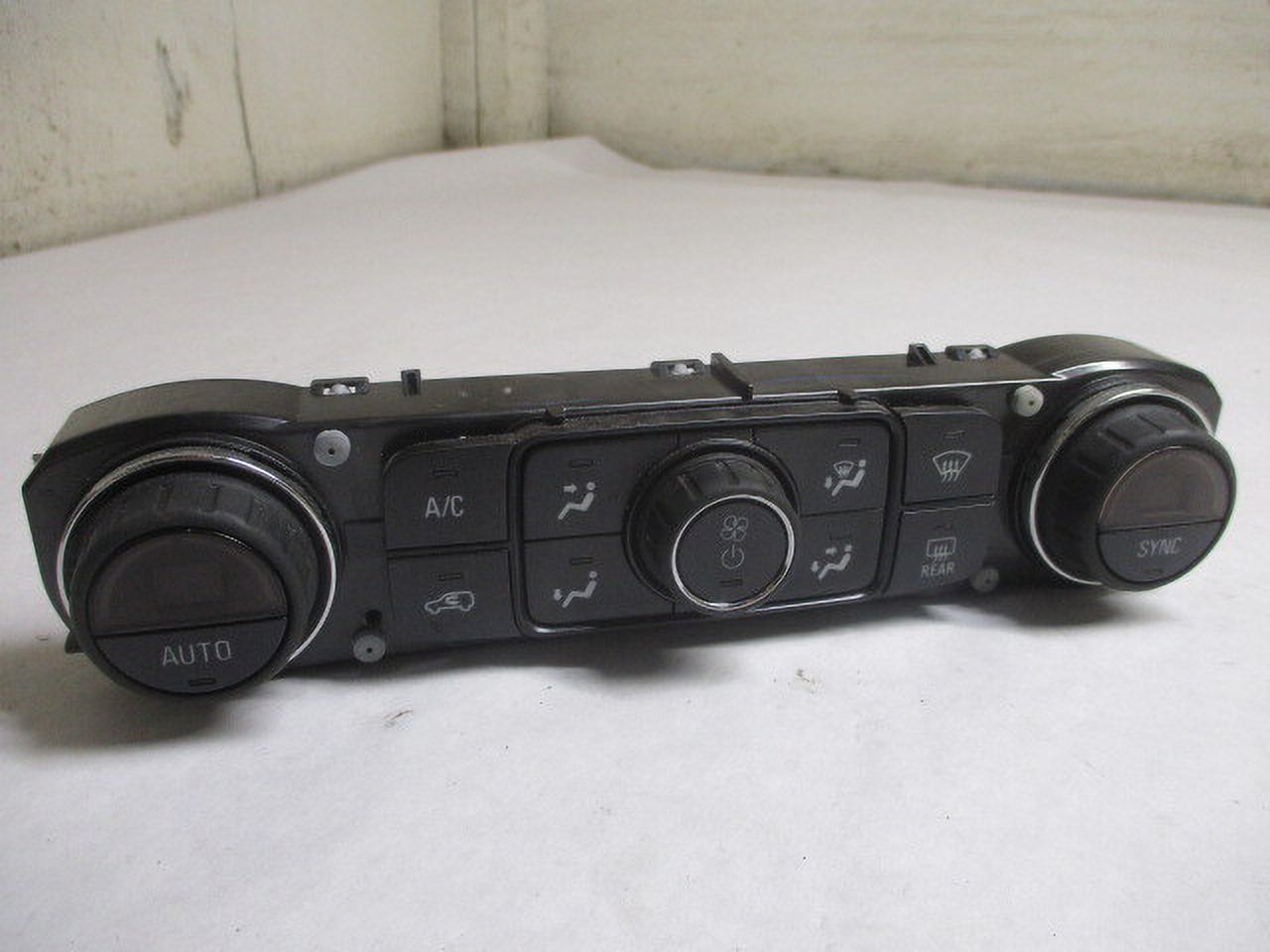 Pre-Owned GMC Sierra 1500 Automatic Climate AC Heater Temperature Control OEM LKQ (Good)