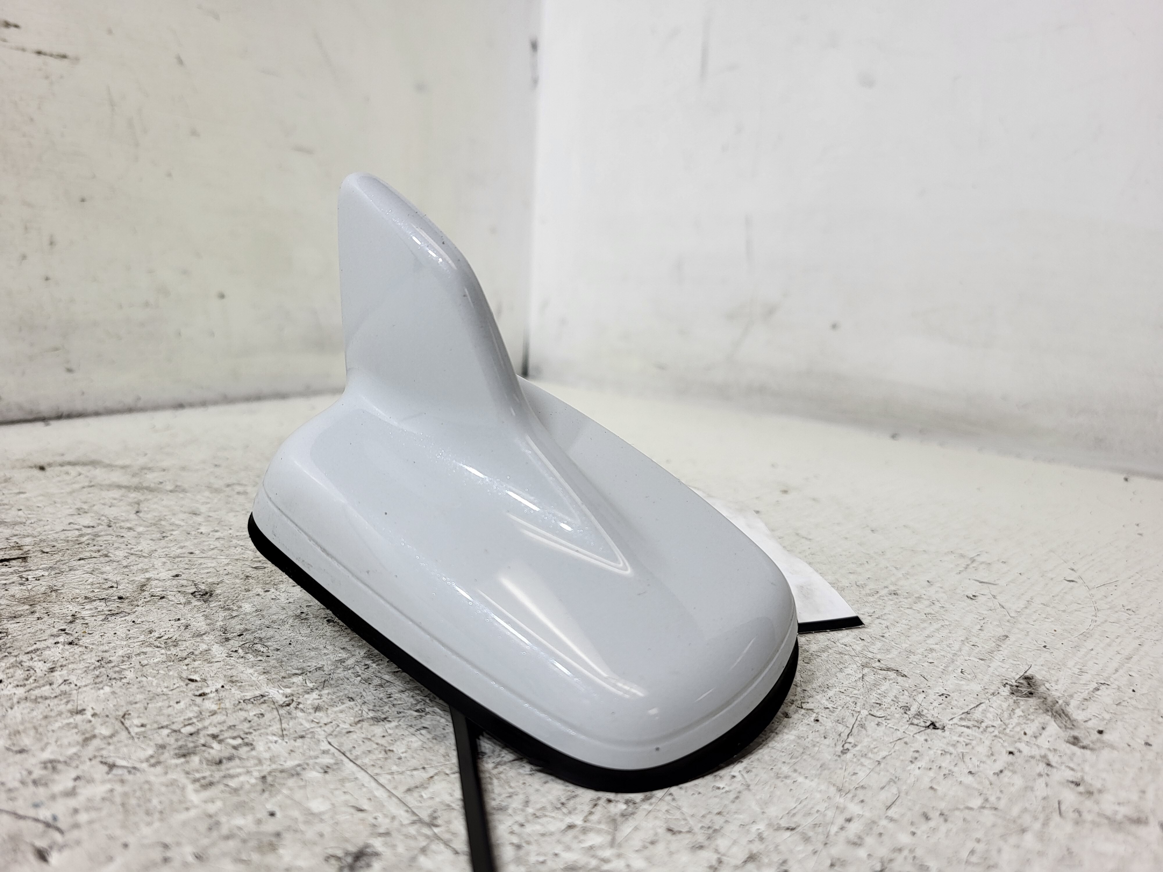 Pre-Owned 2018 Audi S5 Roof Mount Radio Antenna Painted White OEM LKQ (Good)