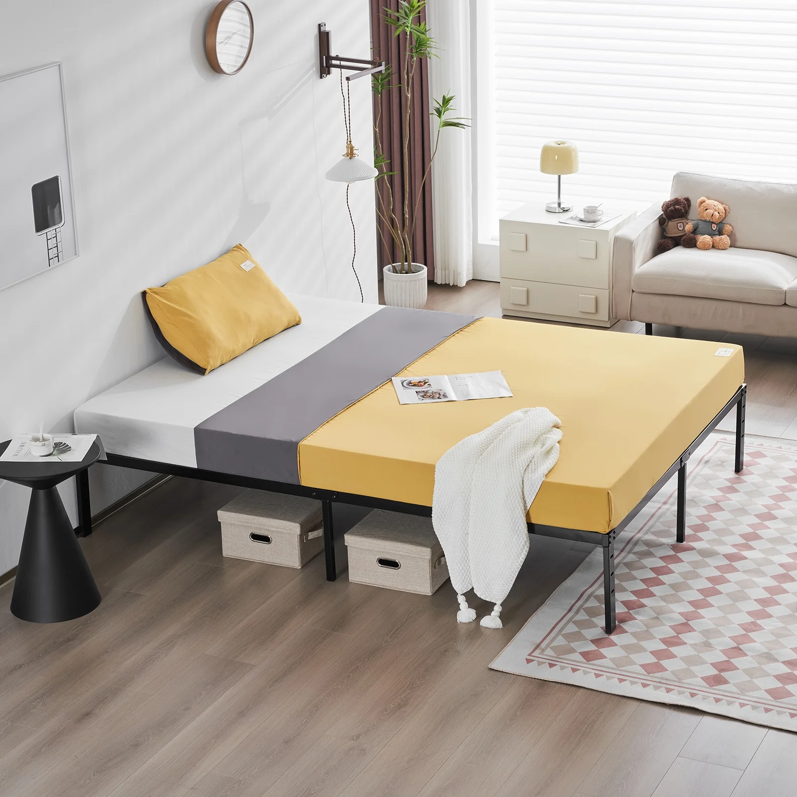 Roxona Simple Basic Iron Bed Frame Iron Bed 195.5*142.2*35.5cm Bed Height 14