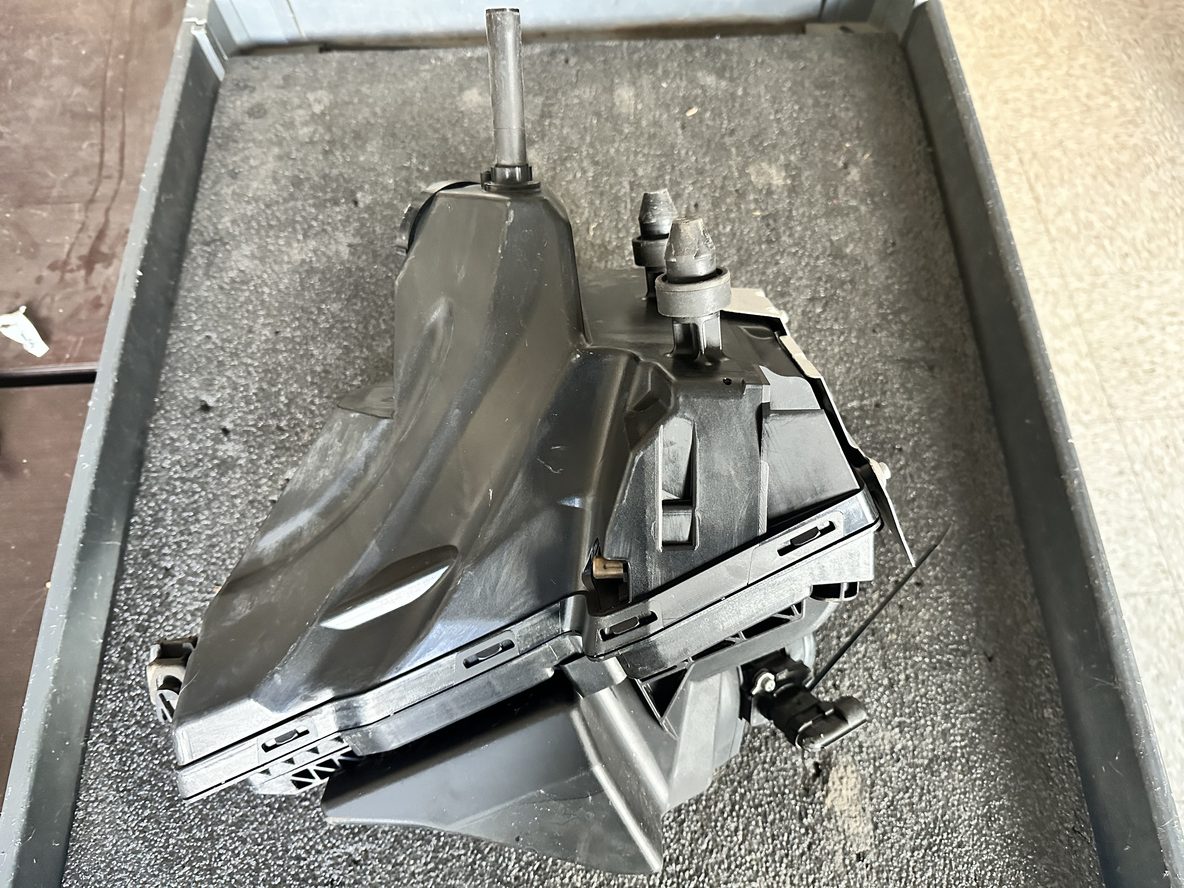 Pre-Owned 2009-2011 Audi A4 Air Cleaner OEM LKQ (Good)