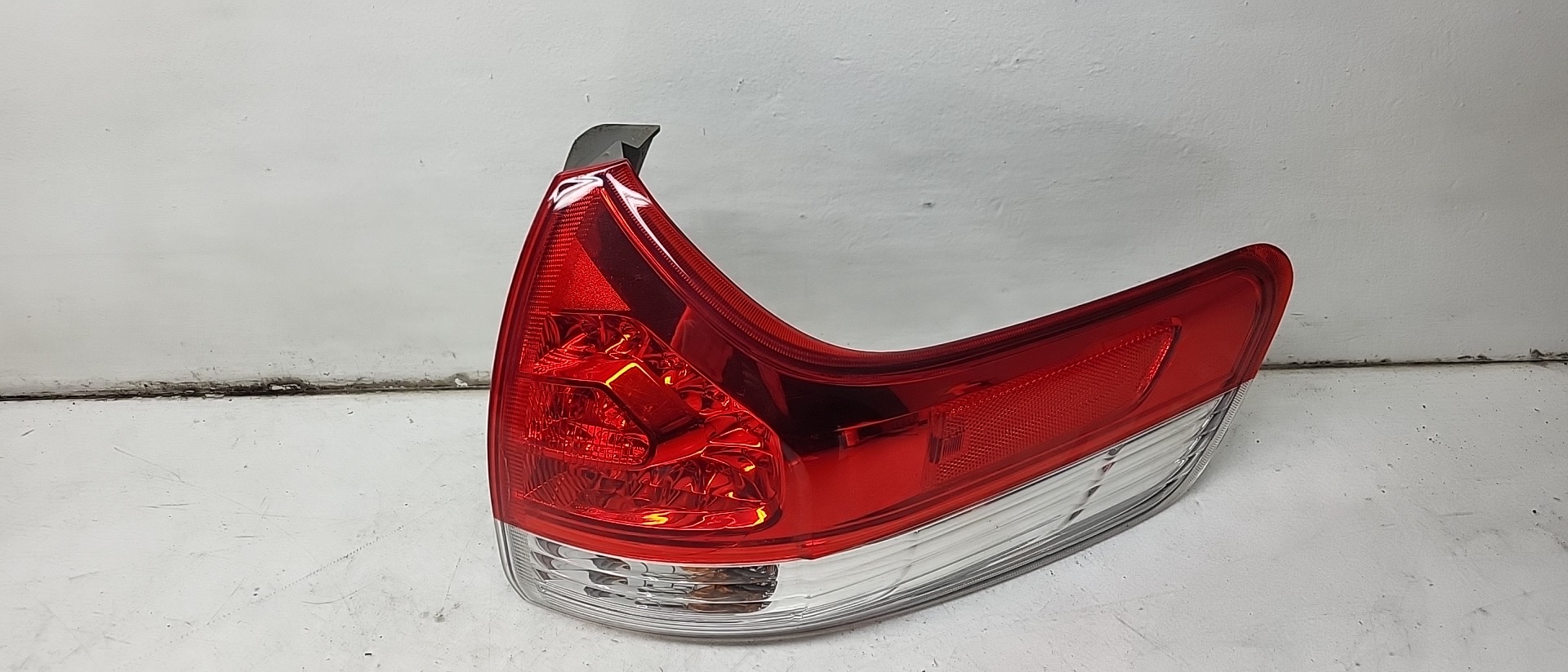 Pre-Owned 13 2013 Toyota Sienna Passenger RH Taiol Light Lamp OEM (Good)