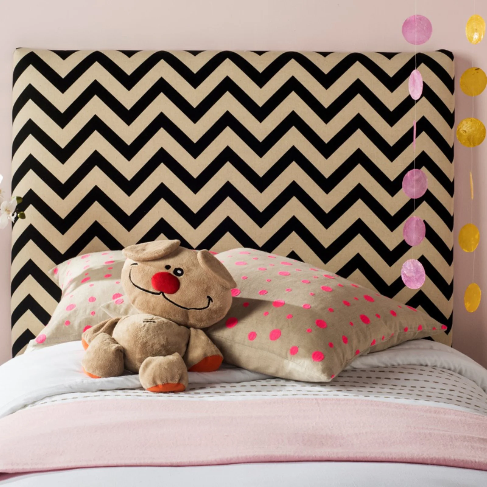 SAFAVIEH Ziggy Chevron Stripes Upholstered Headboard, Full, Black/White Zig Zag