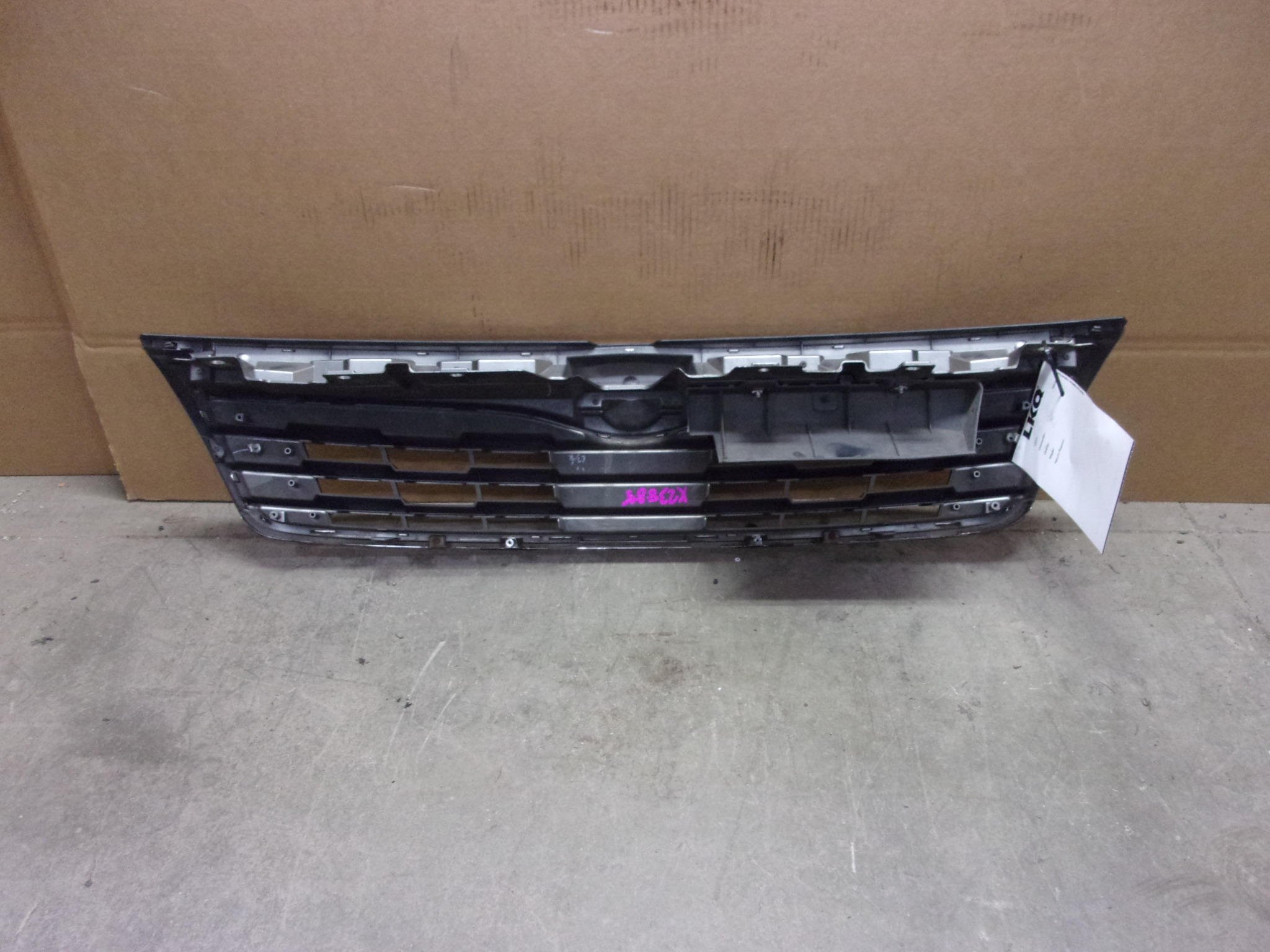 Pre-Owned 2009-2010 Subaru Forester Upper Grille Assembly OEM (Good)