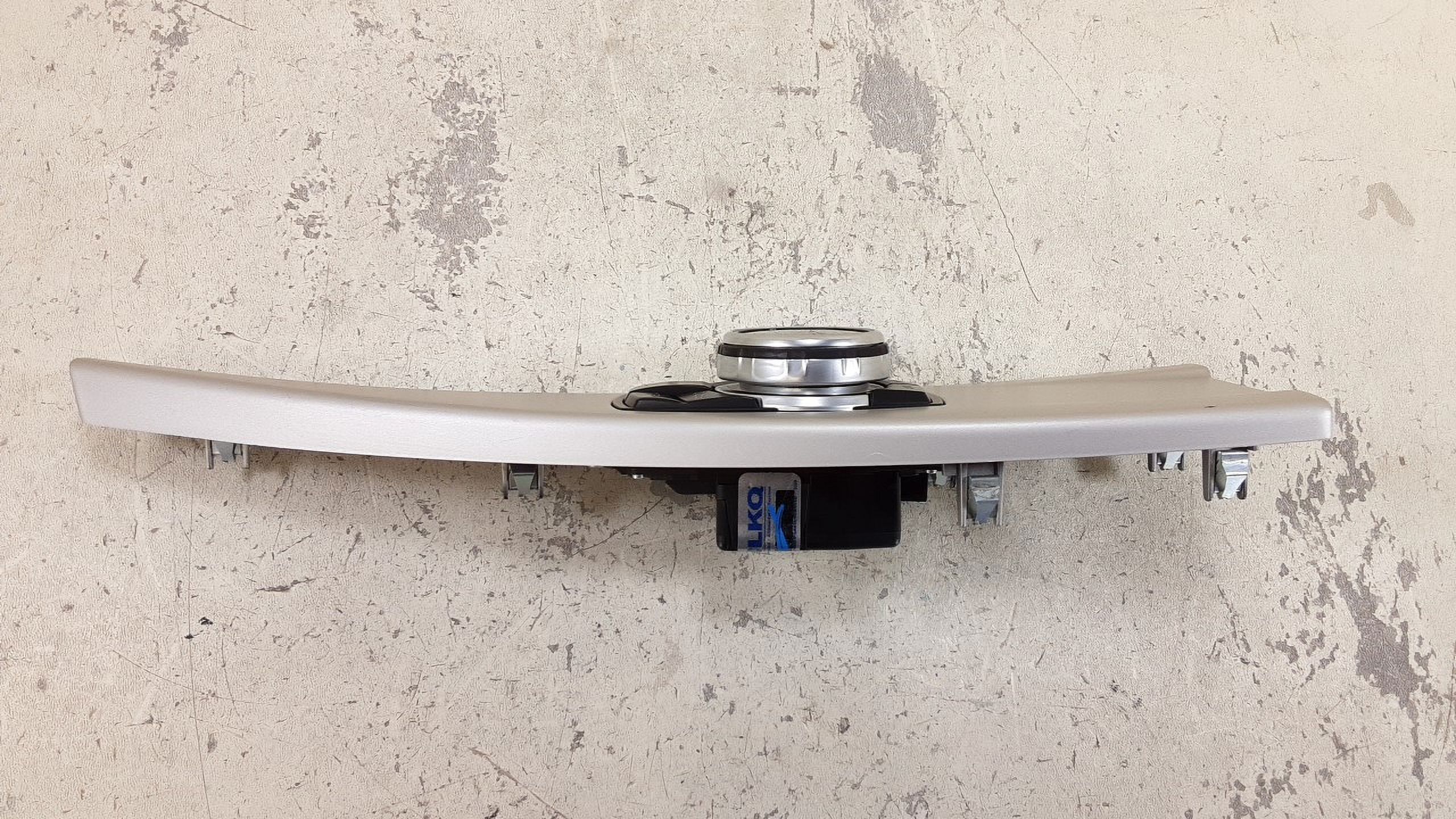 Pre-Owned 2013-2018 BMW 320i Info Media Radio Navigation Control Panel OEM LKQ (Good)