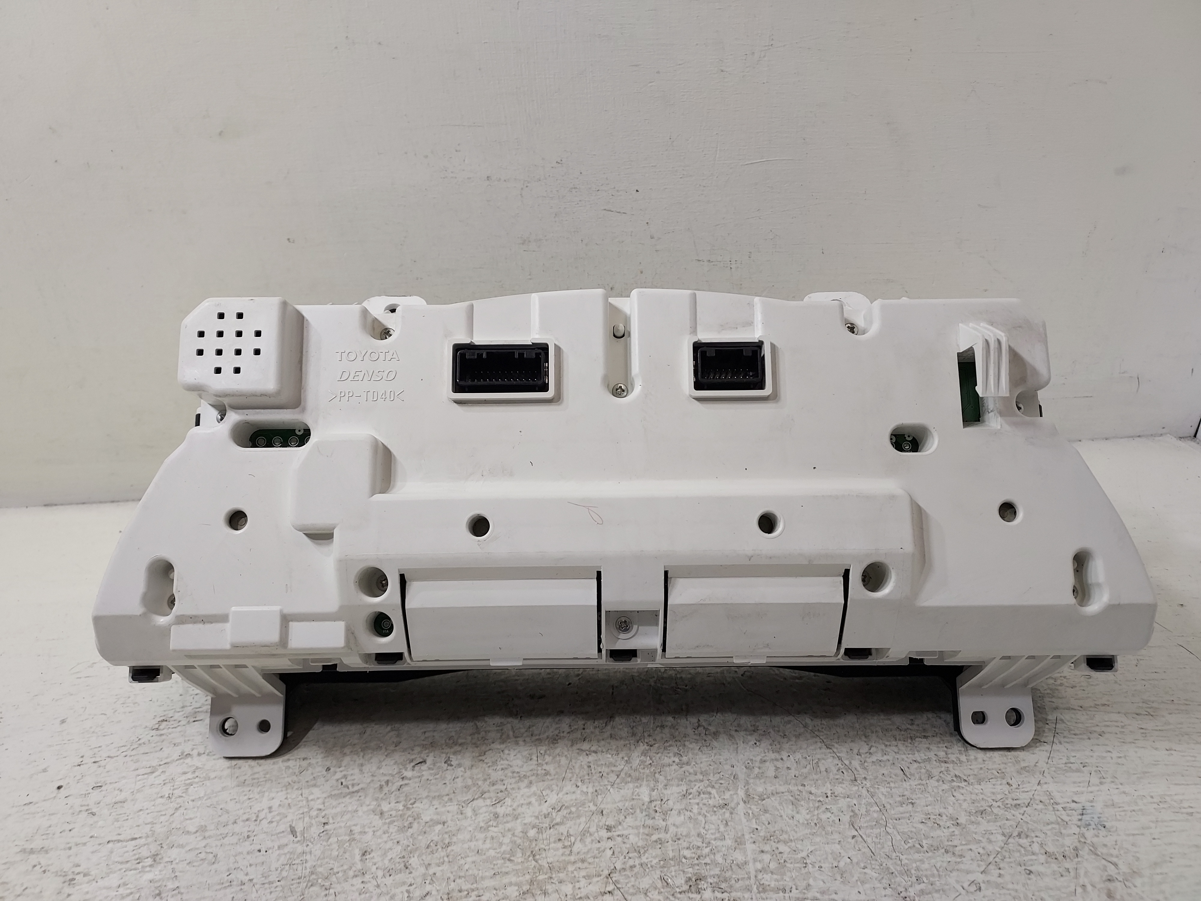 Pre-Owned 2010-2011 Toyota Camry Speedo Speedometer Cluster 88K Miles OEM LKQ (Good)