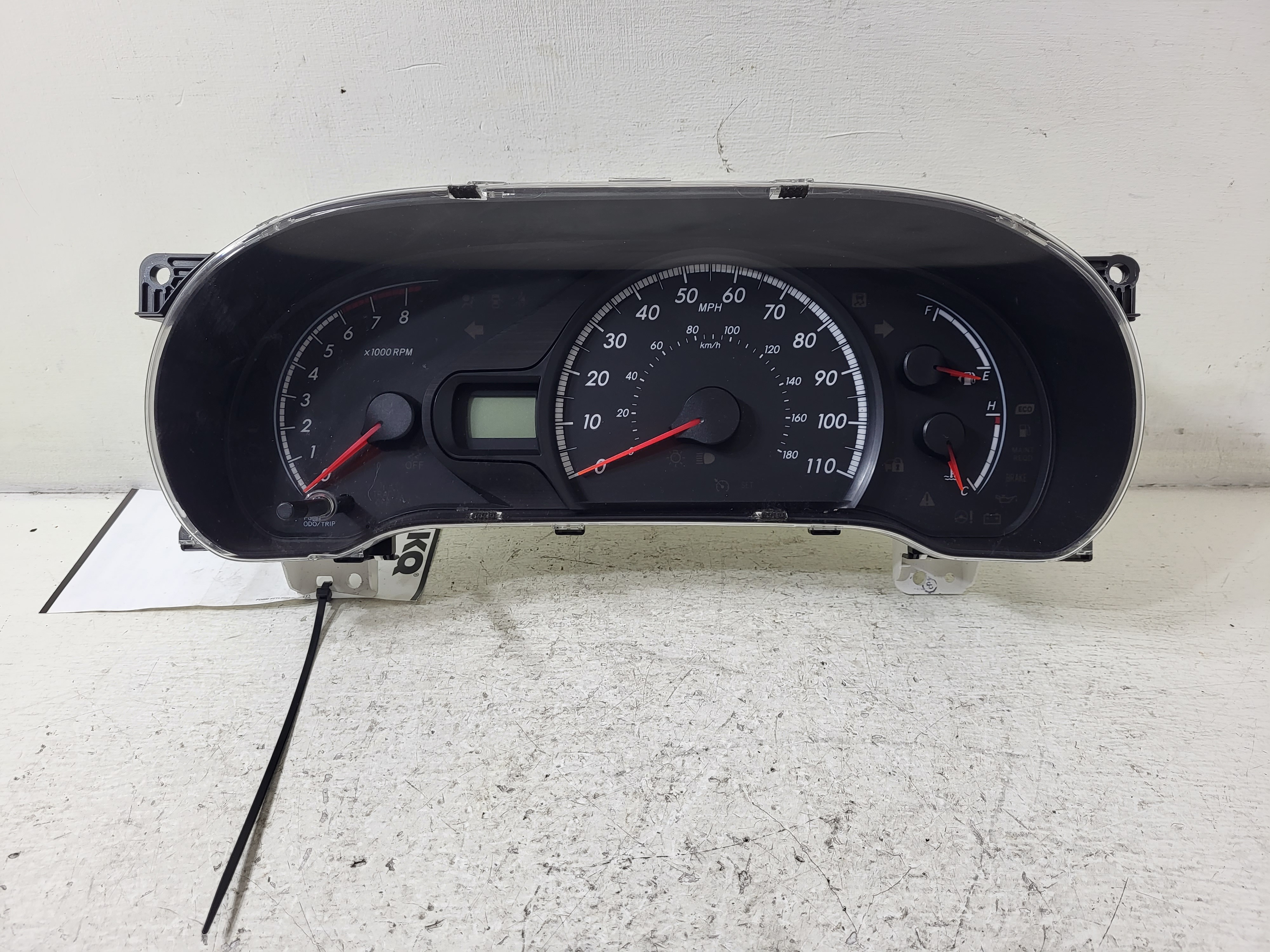 Pre-Owned 2011-2012 Toyota Sienna Speedometer Speedo Cluster 101k Miles OEM LKQ (Good)