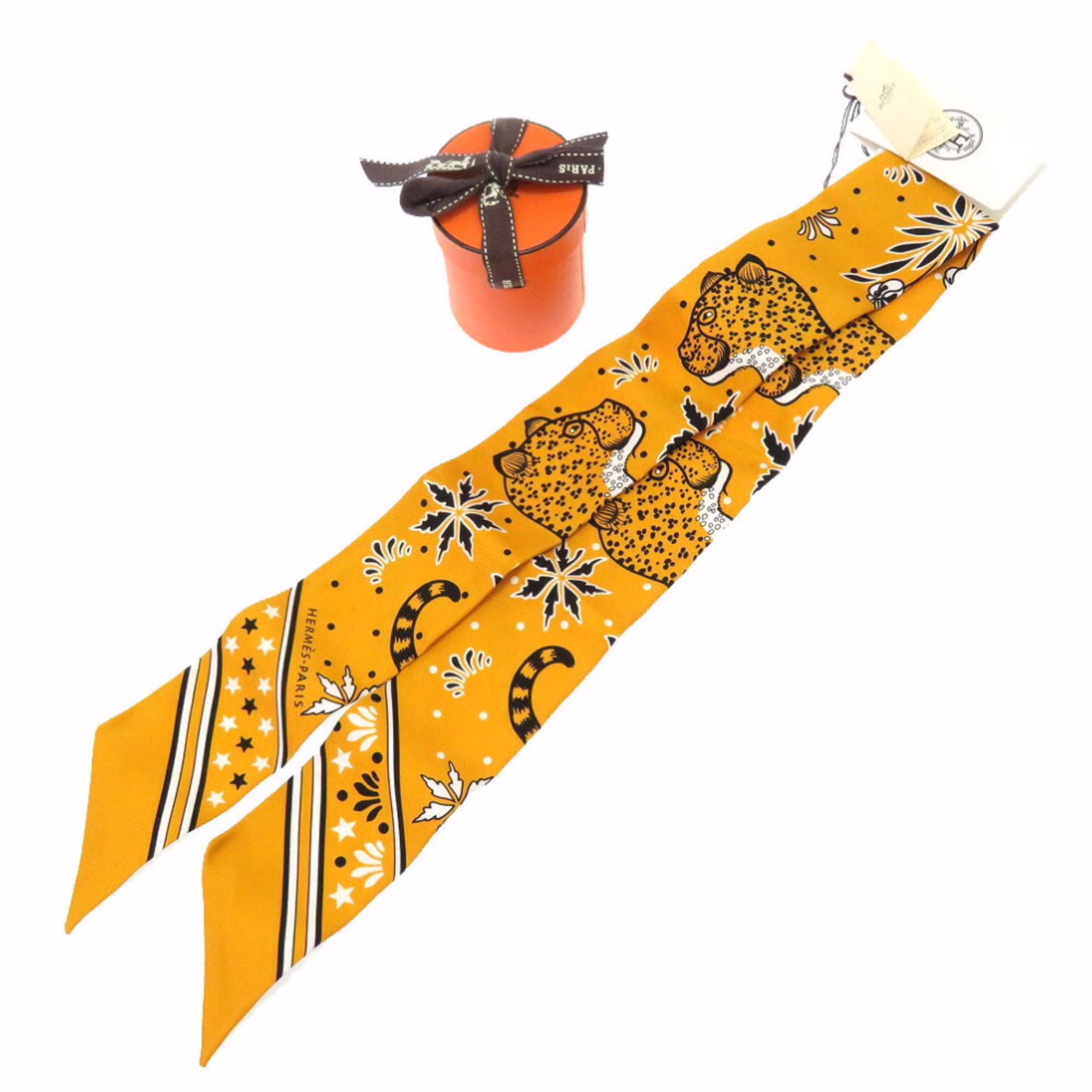 Pre-Owned Hermes LES LEOPARDS Leopard Silk Yellow Scarf Muffler 0060 HERMES (Like New)