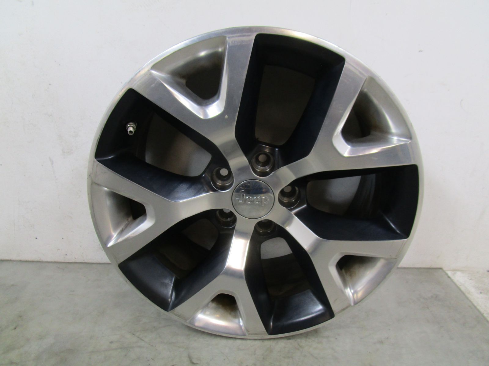 Pre-Owned 2014-2017 Jeep Cherokee 17 x 7.5