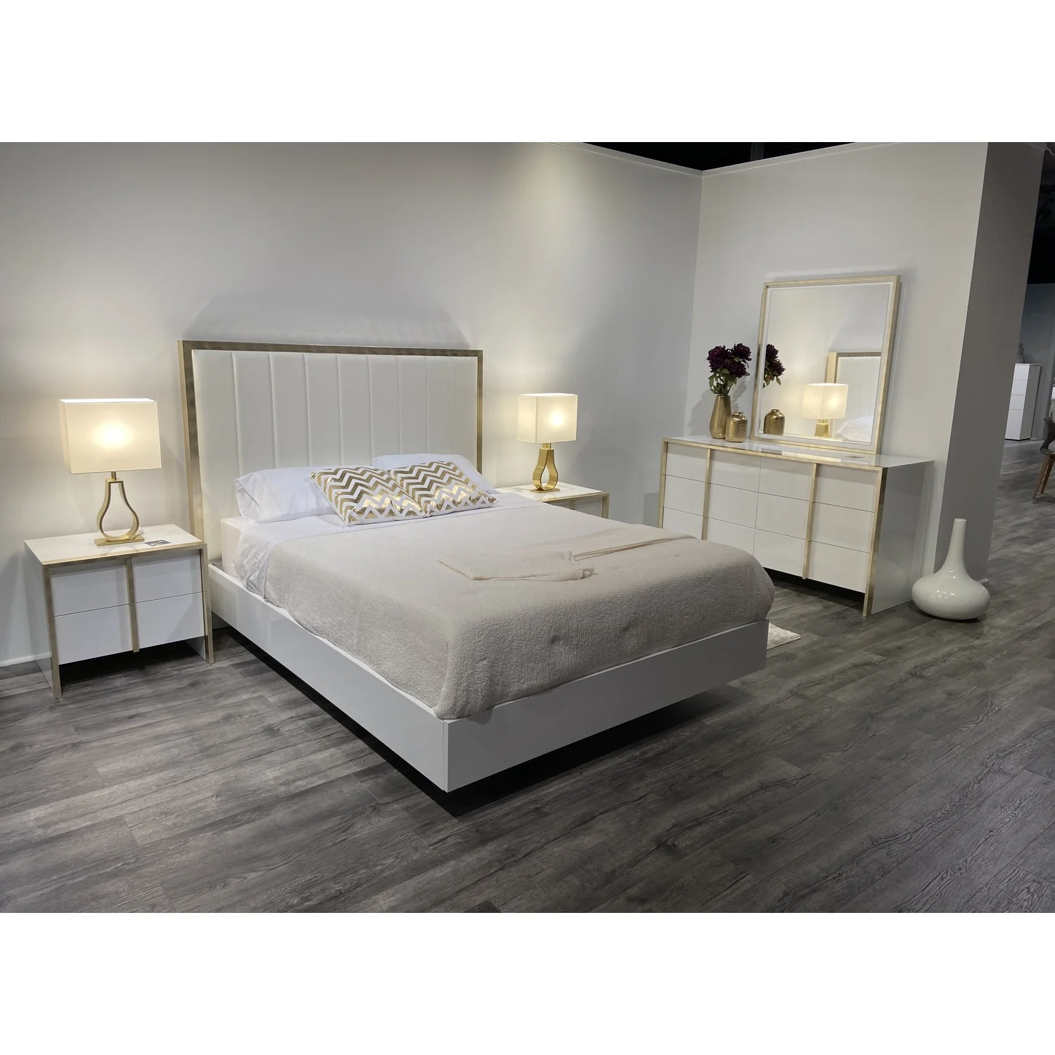 J&M Furniture Fiocco Premium Queen Bed