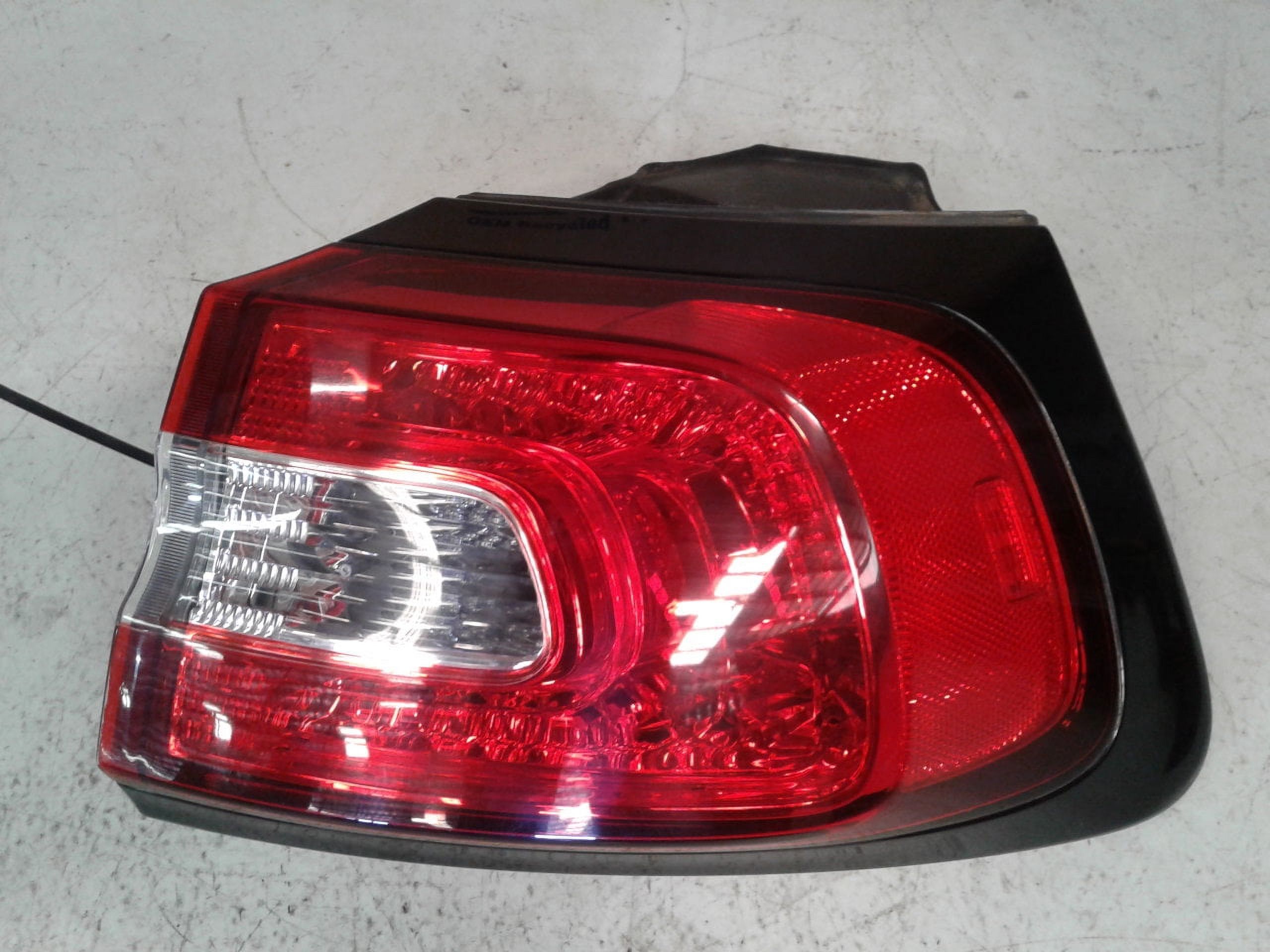 Pre-Owned 2014 Jeep Cherokee Tail Light Assembly Passenger Side RH OEM (Good)