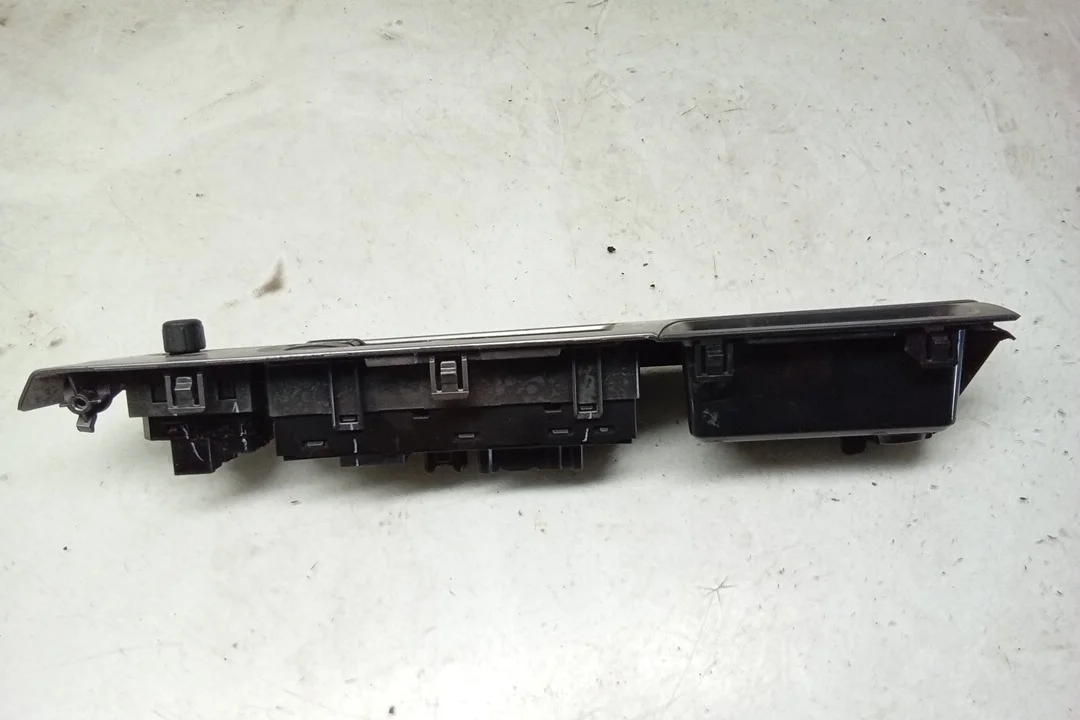 Pre-Owned 16 2016 Subaru Impreza Drivers Master Door Lock and Window Switch OEM (Good)