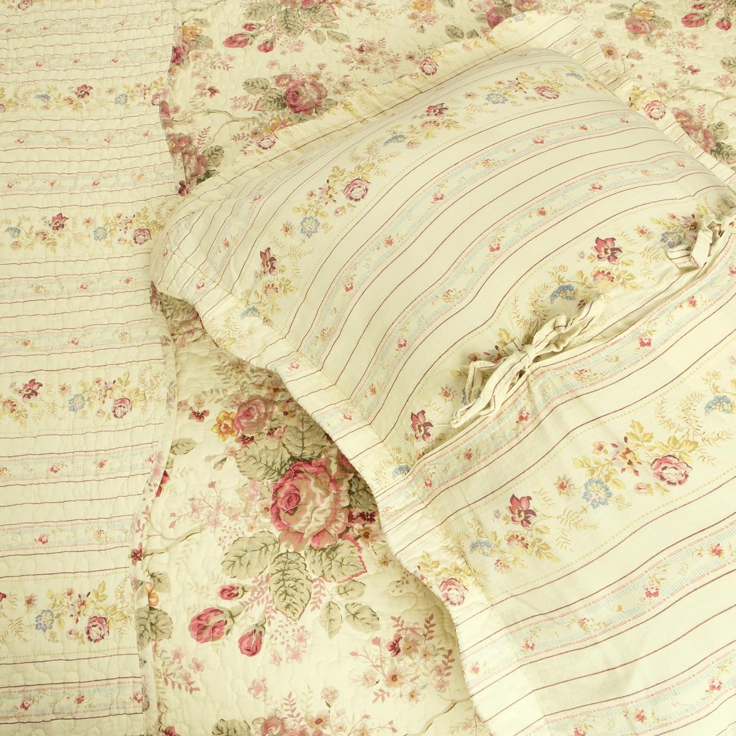 5Pc Chic Shabby Romantic Rose Bedding Quilt Set King/Cal King - Includes Bed Sheet Grippers Straps