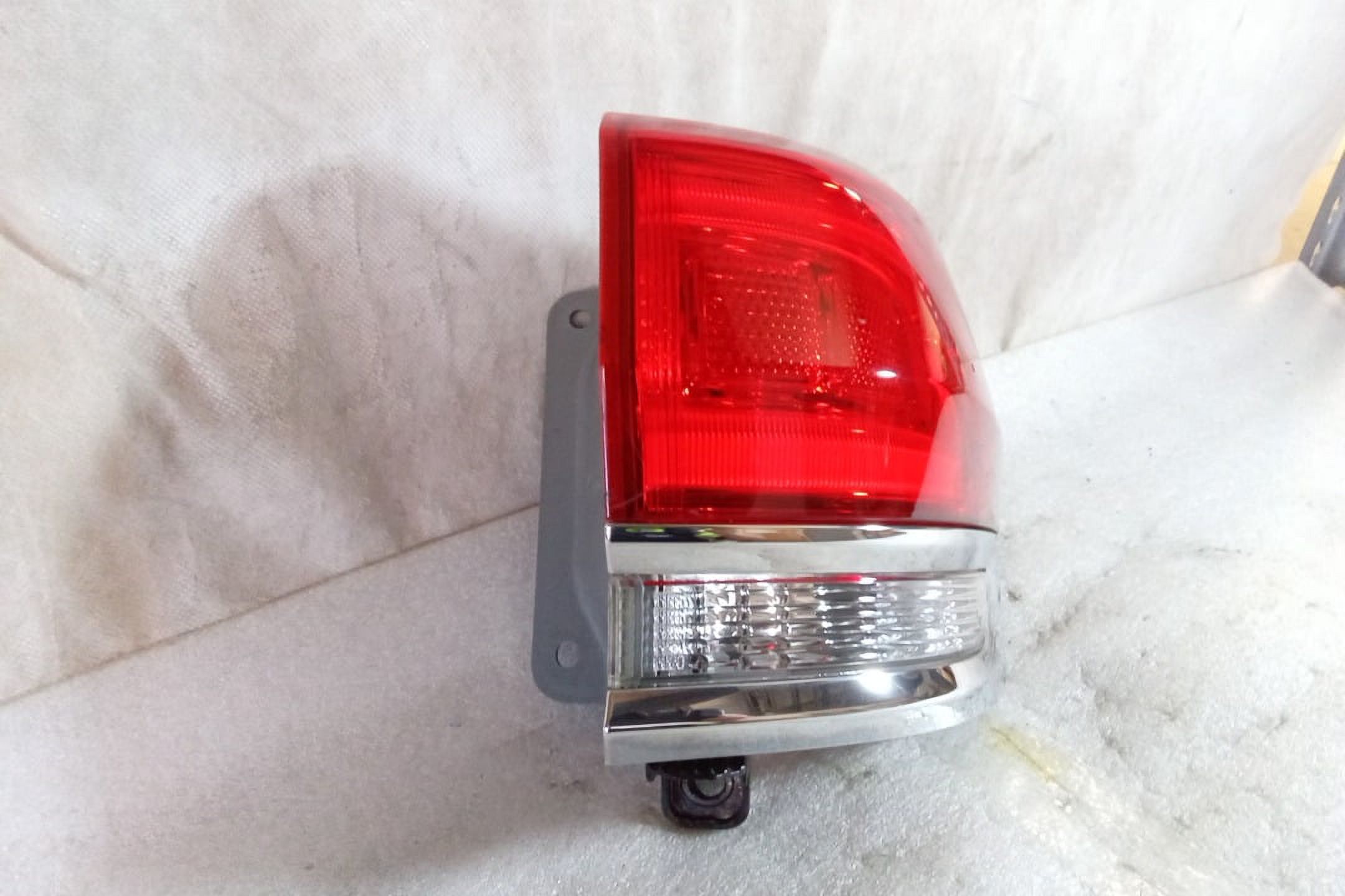 Pre-Owned 2017 Jeep Grand Cherokee Passenger Quarter Mounted Chrome Tail Lamp OEM LKQ (Good)