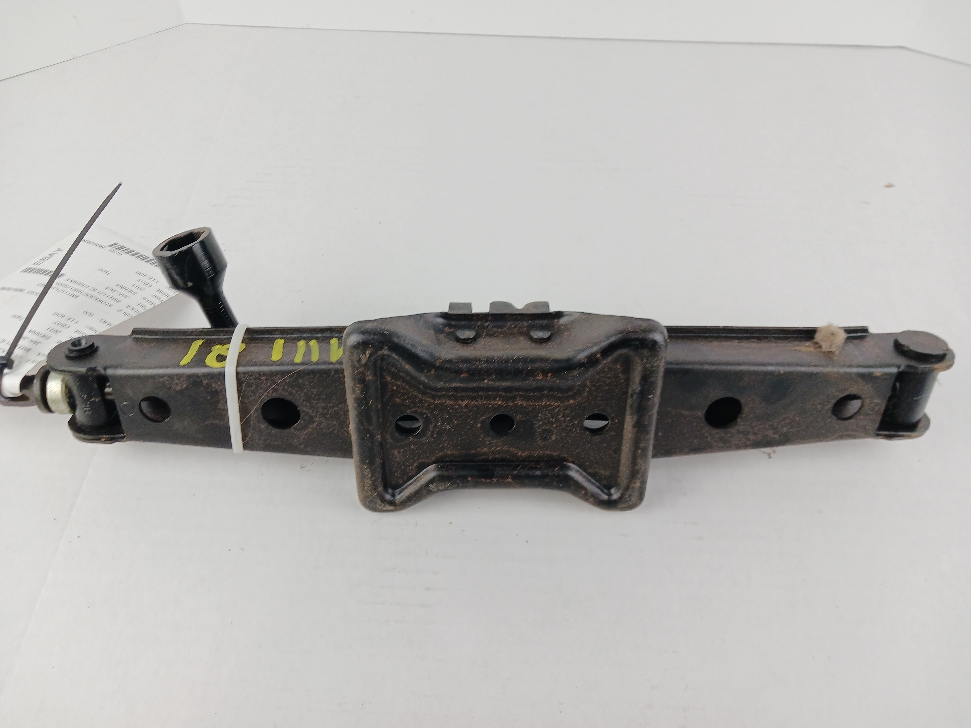 Pre-Owned 11 12 Toyota Sienna Emergency Jack Assembly OEM (Good)