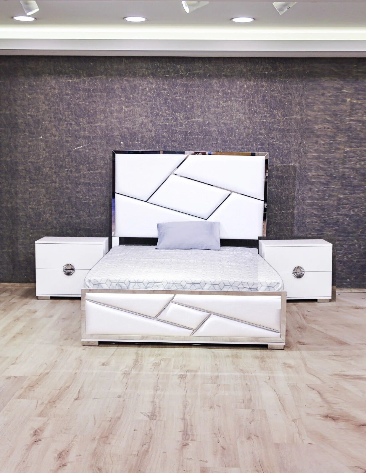 Modern 3pc White Padded Headboard Mirrored Accents King Bed 2x Nightstand Set Unique Drawer Hardware Bedroom Set