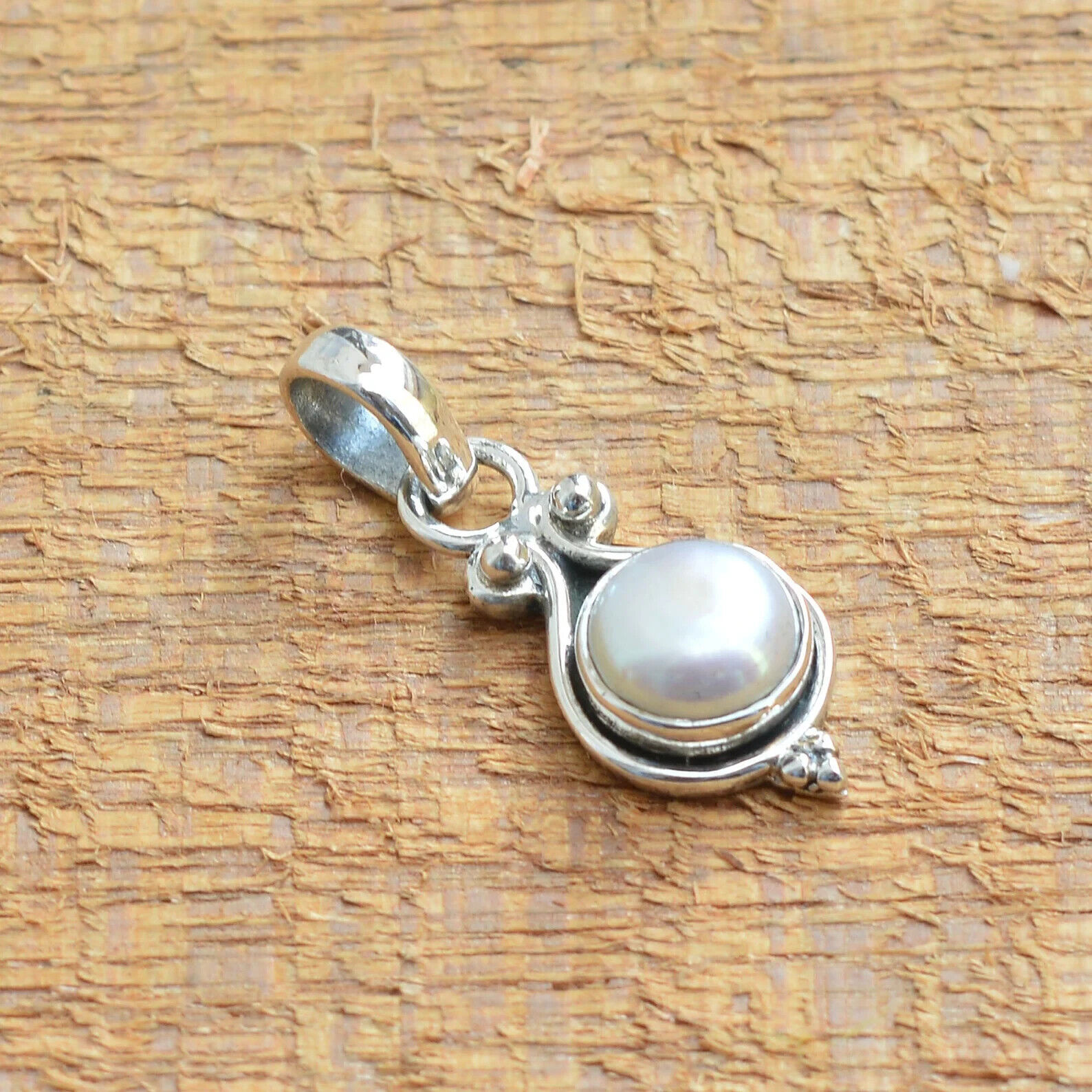 925 Sterling Silver Pendant, Fresh Pearl 8x8 mm Round Shape Gemstone Pendant