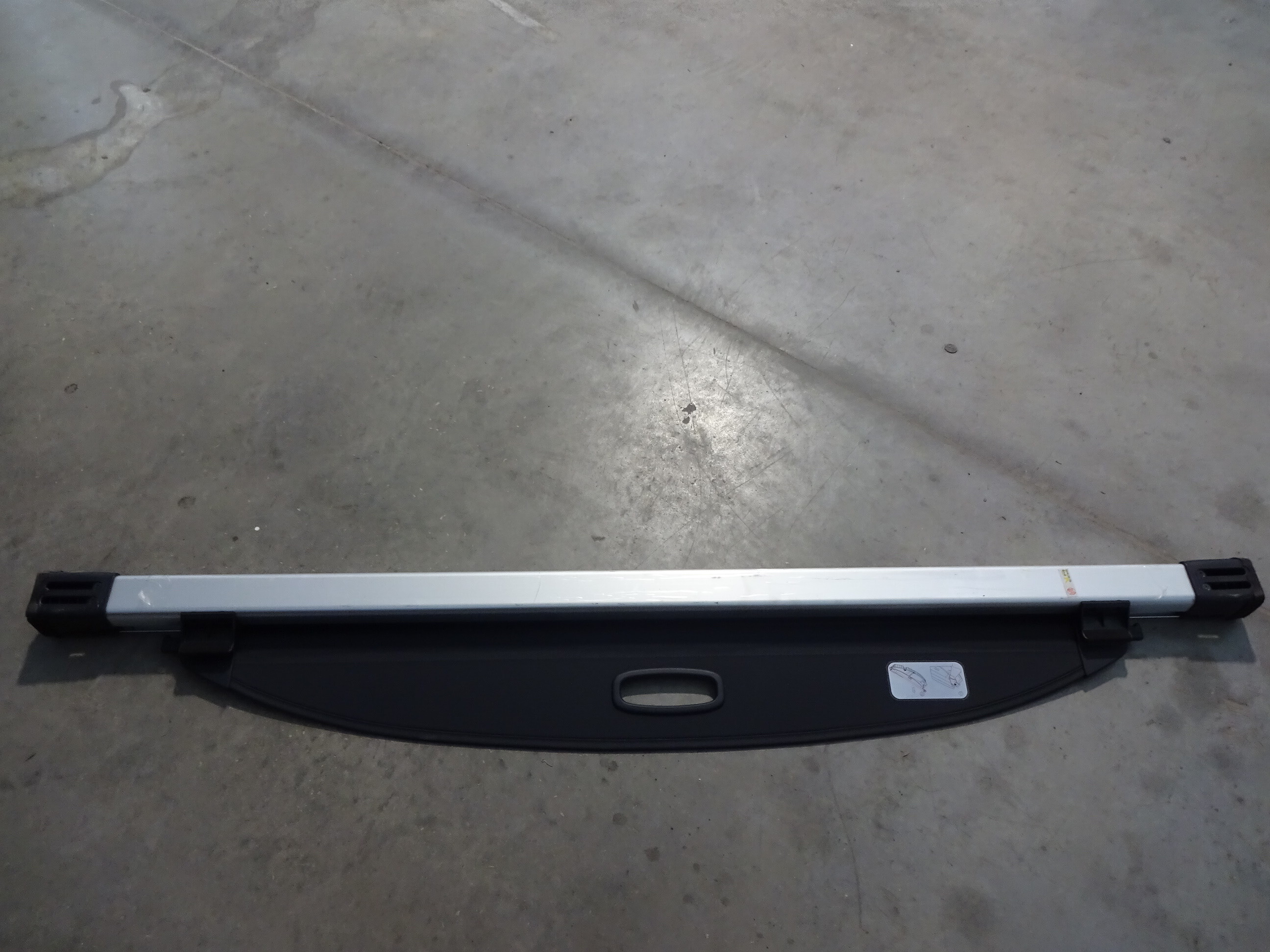 Pre-Owned 2017 Hyundai Santa Fe Rear Grey Retractable Cargo Cover OEM (Good)