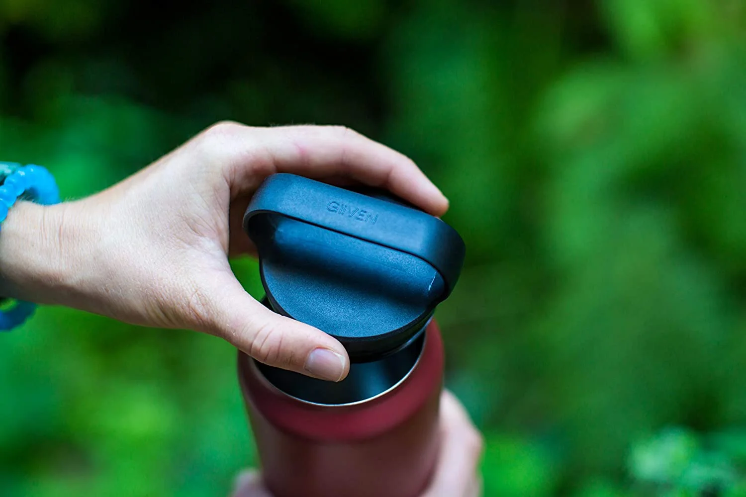 GiiVEN 32 oz. Bottle Lava Red