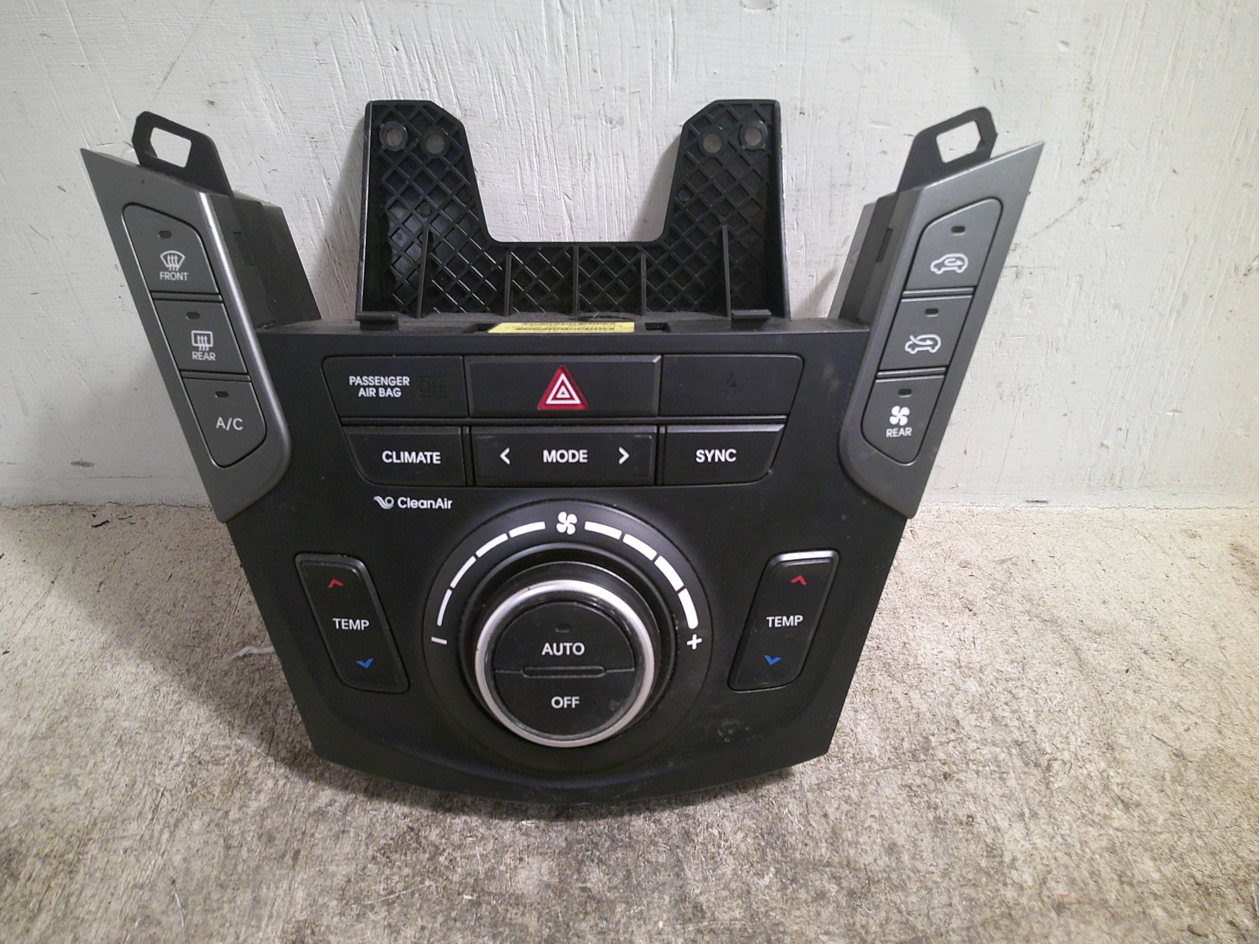 Pre-Owned 17-18 Hyundai Santa Fe Temperature Control OEM LKQ - Verify Specific Vehicle Fitment In Description - (Good)