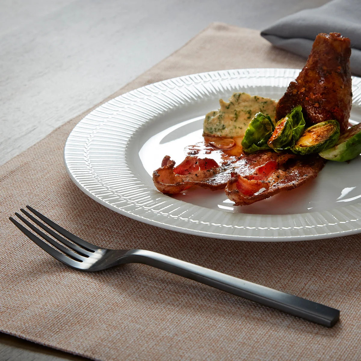 Oneida Louisiana 5-Piece Place Setting.