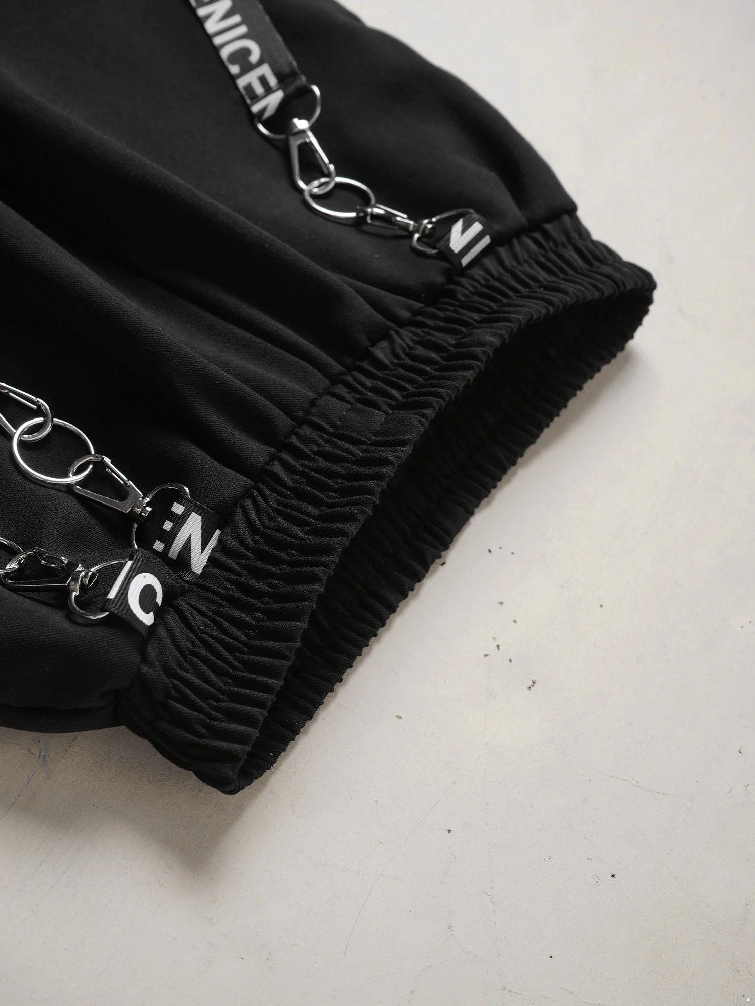 iiniim Kids Girls 2-Piece Hip Hop Dance Outfits Long Sleeve Mock Neck Crop Tops with Chain Pocket Sweatpants