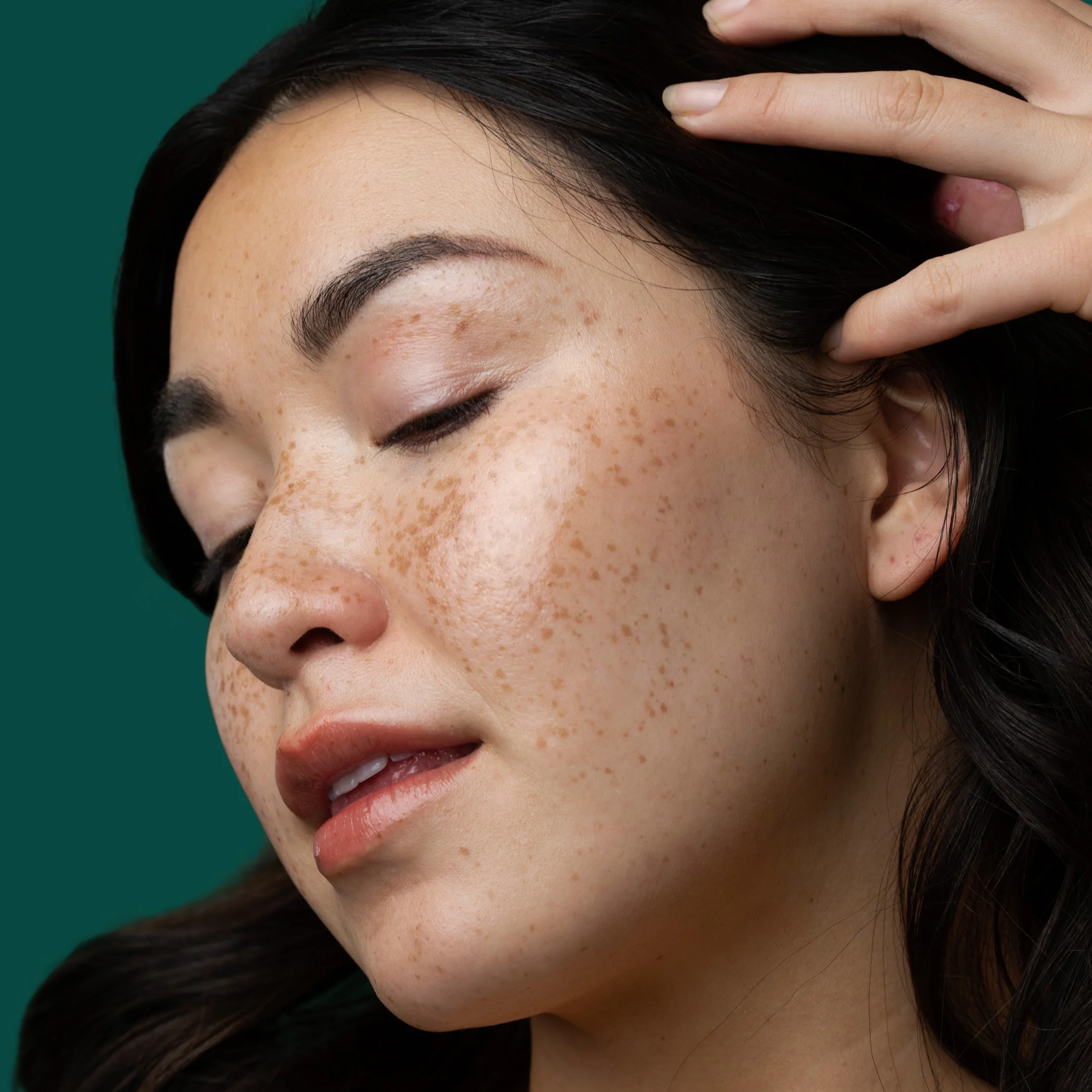 ITK Broad Spectrum SPF 30 Sunscreen Setting Mist with Vitamin E | Reef Safe, 3.3 oz