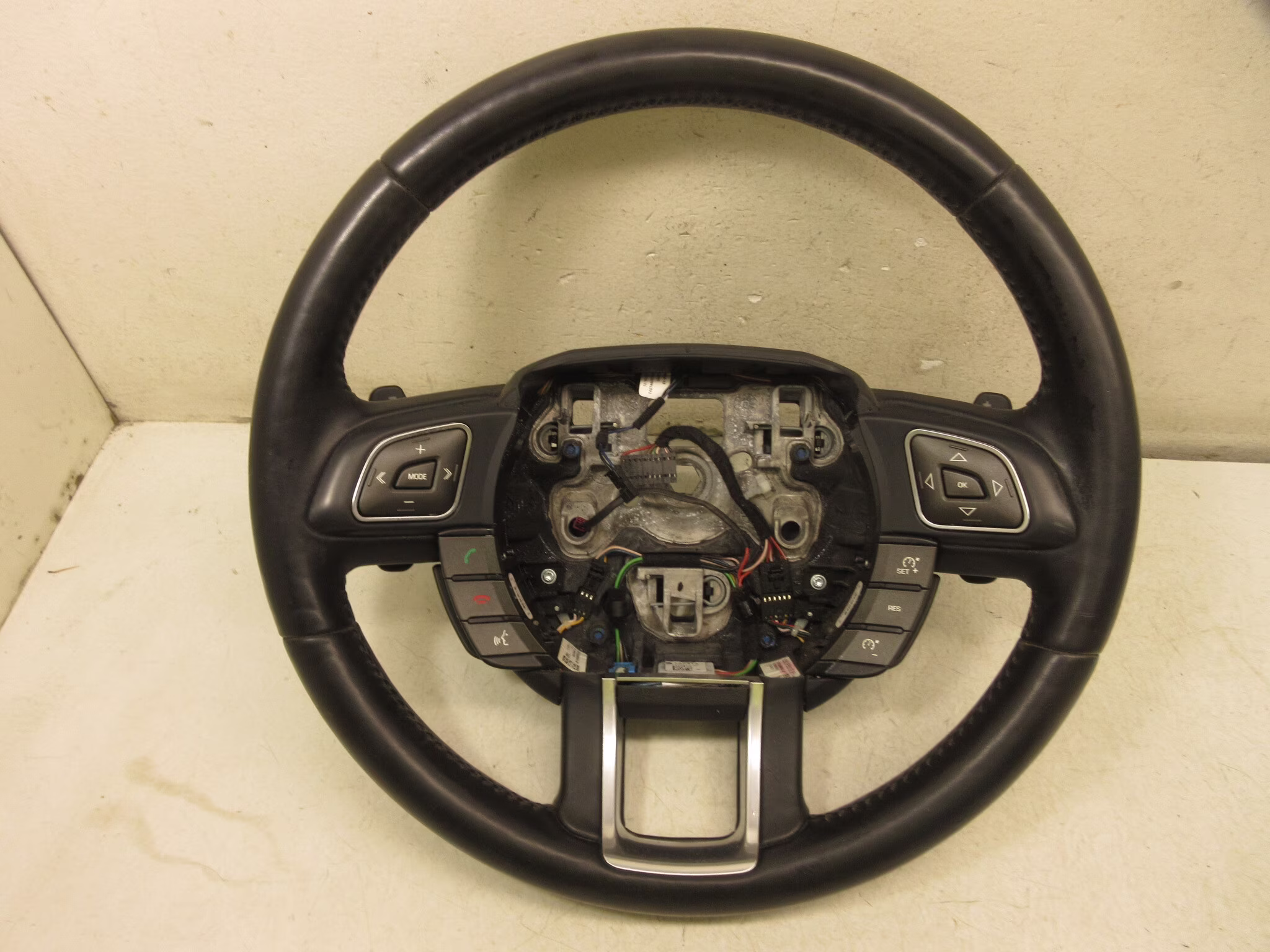 Pre-Owned 13 2013 Range Rover Evoque Black Leather Steering Wheel Radio Cruise Control OEM (Good)