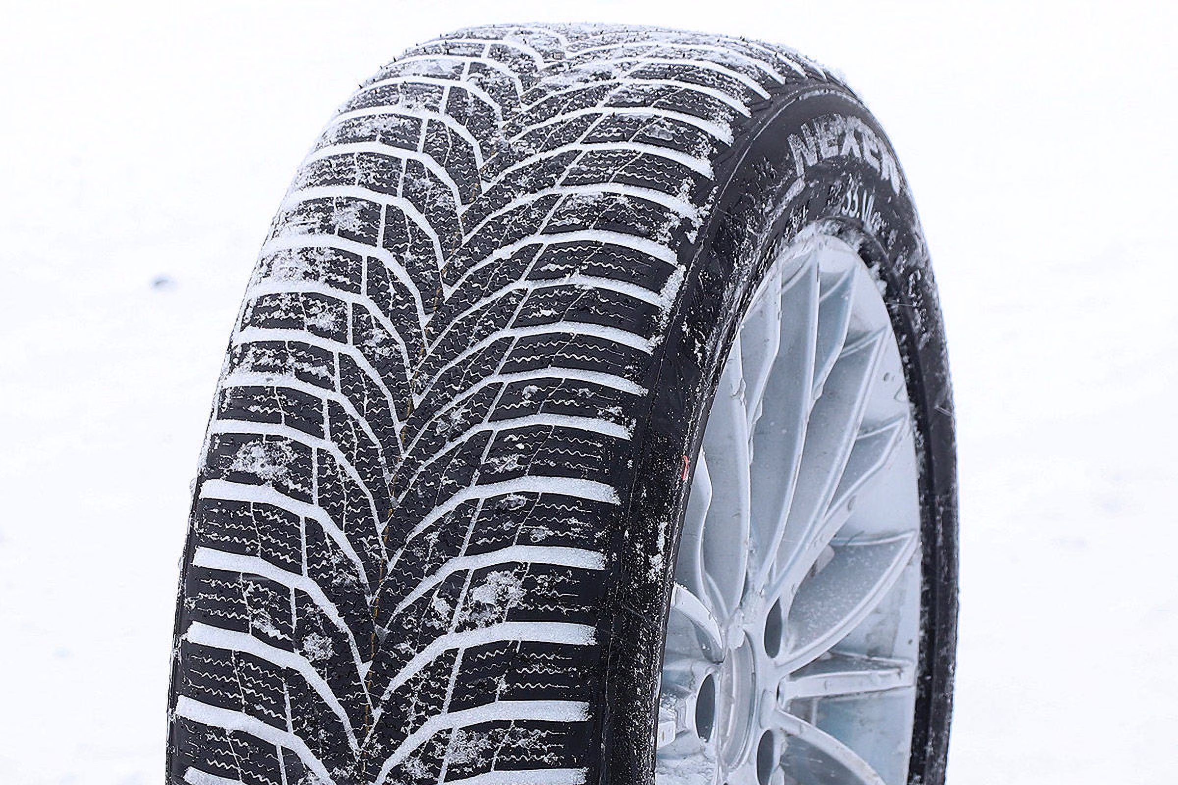 Nexen Winguard Sport 2 Winter P245/45R18 100V XL Passenger Tire