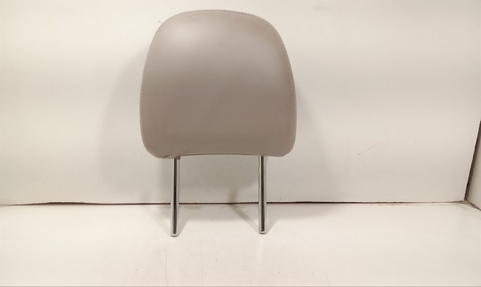 Pre-Owned 2011-2020 Toyota Sienna Front Left Driver or Right Passenger Side Head Rest OEM (Good)