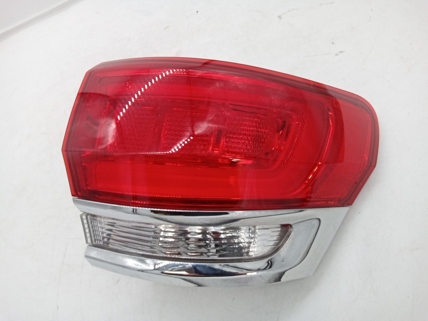 Pre-Owned 2017 Jeep Grand Cherokee Passenger RH Tail Lamp Assembly OEM (Good)