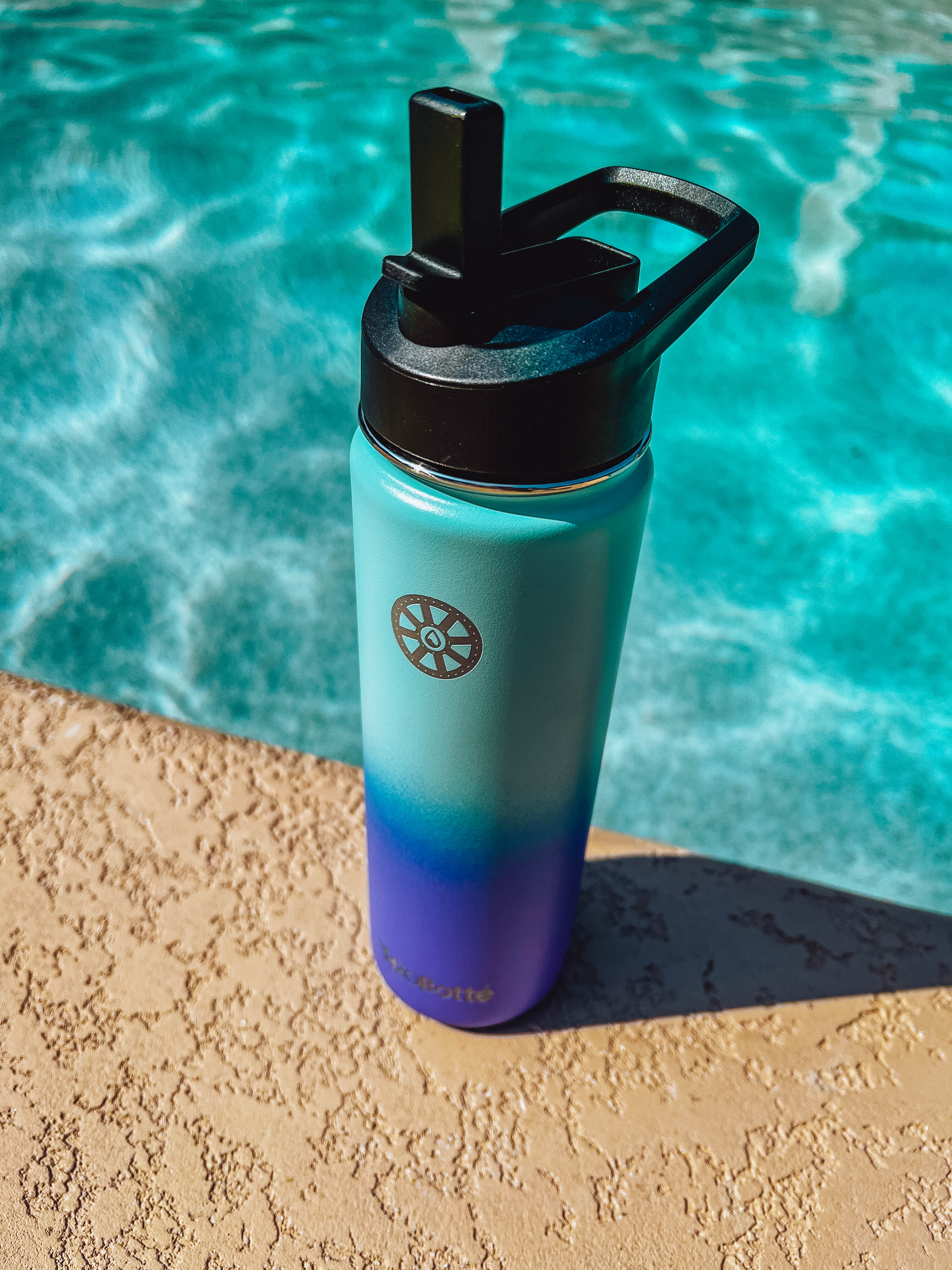 H2OBotté Stainless Steel Vacuum Insulated Water Bottle  – Triple-Walled Functional Water Bottle Design – Pro-Grade Leak Proof Stainless Steel Travel Flask – 24 Hours Cold 12 Hours  (22oz, Deep Ocean)