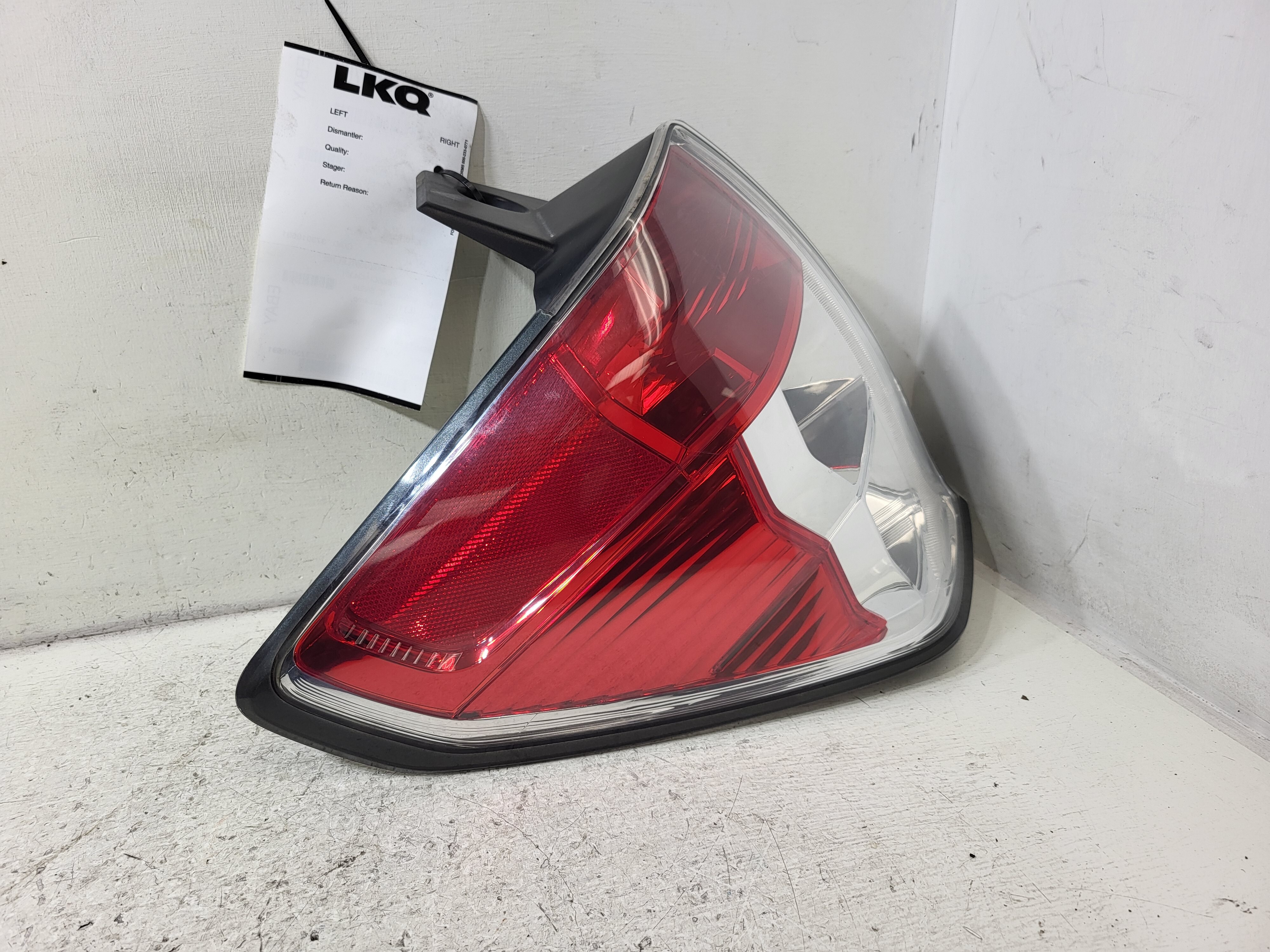 Pre-Owned 2009-2013 Subaru Forester Driver Side LH Tail Light Lamp OEM LKQ (Good)