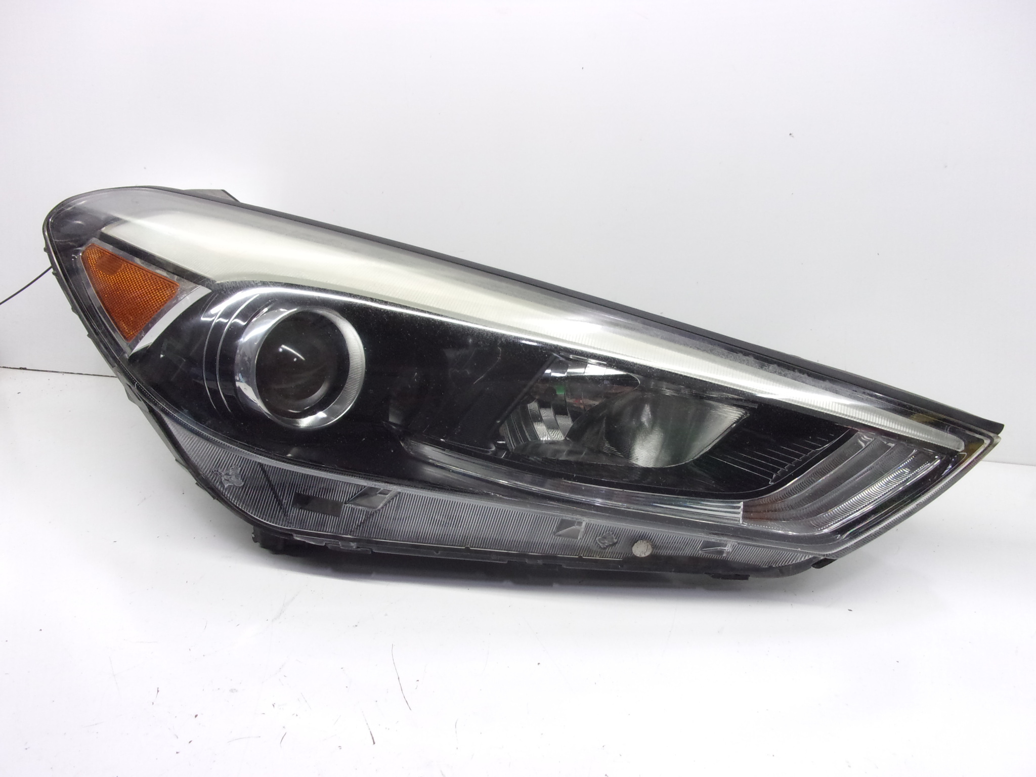 Pre-Owned 2016-2018 Hyundai Tucson Passenger Right Headlamp Assembly OEM (Good)