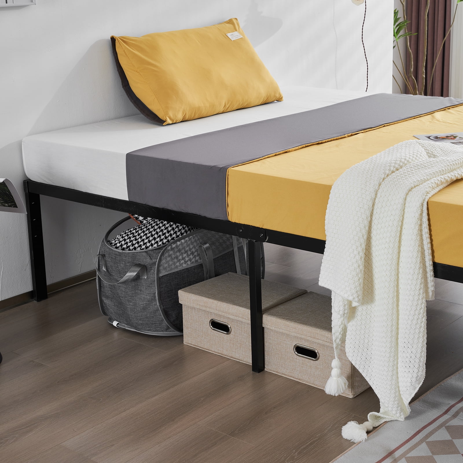 Roxona Simple Basic Iron Bed Frame Iron Bed 208.2 x 198 x 45.7cm Bed Height 18