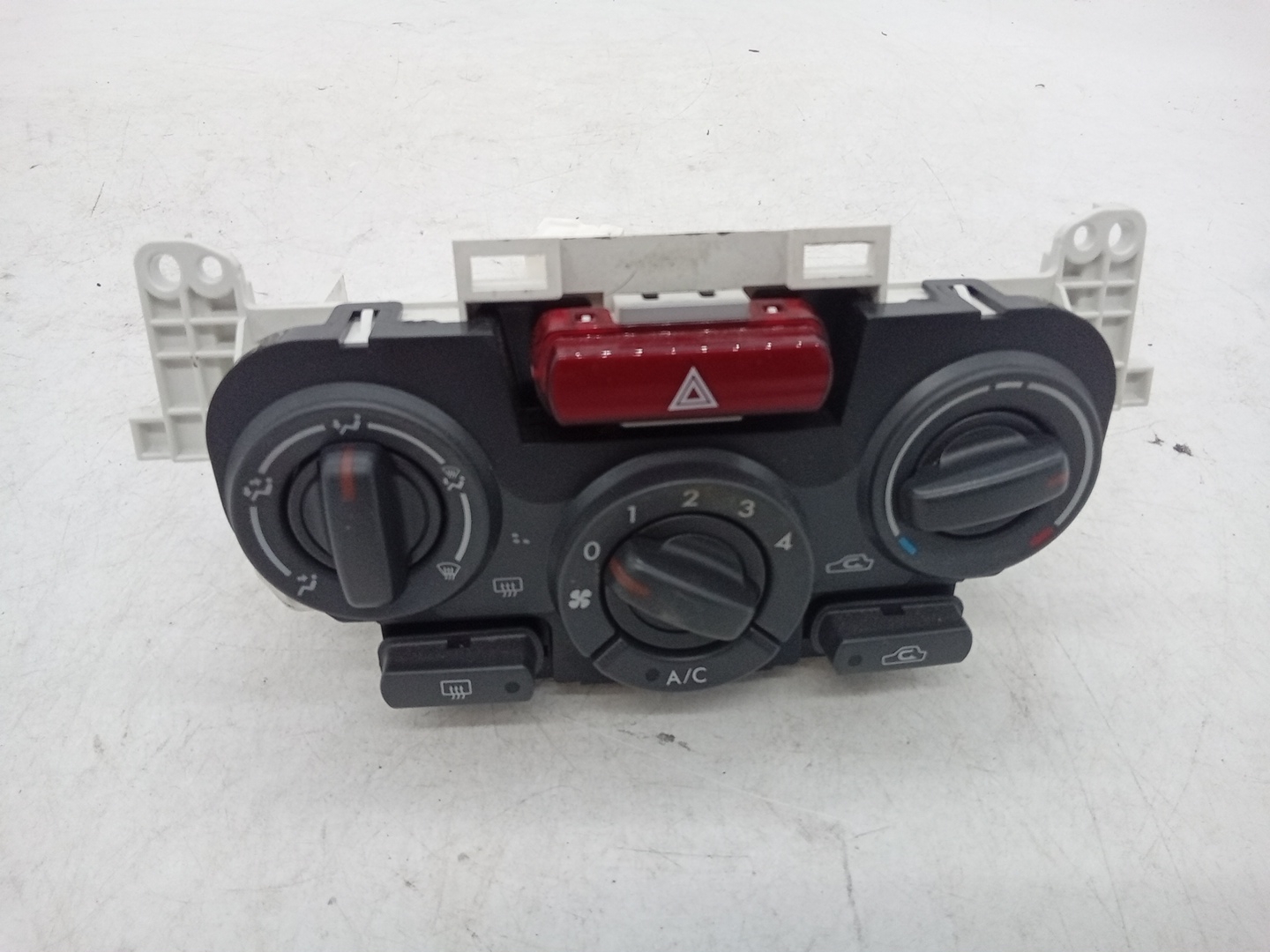 Pre-Owned 2010 Subaru Forester Climate AC Heater Control OEM (Good)