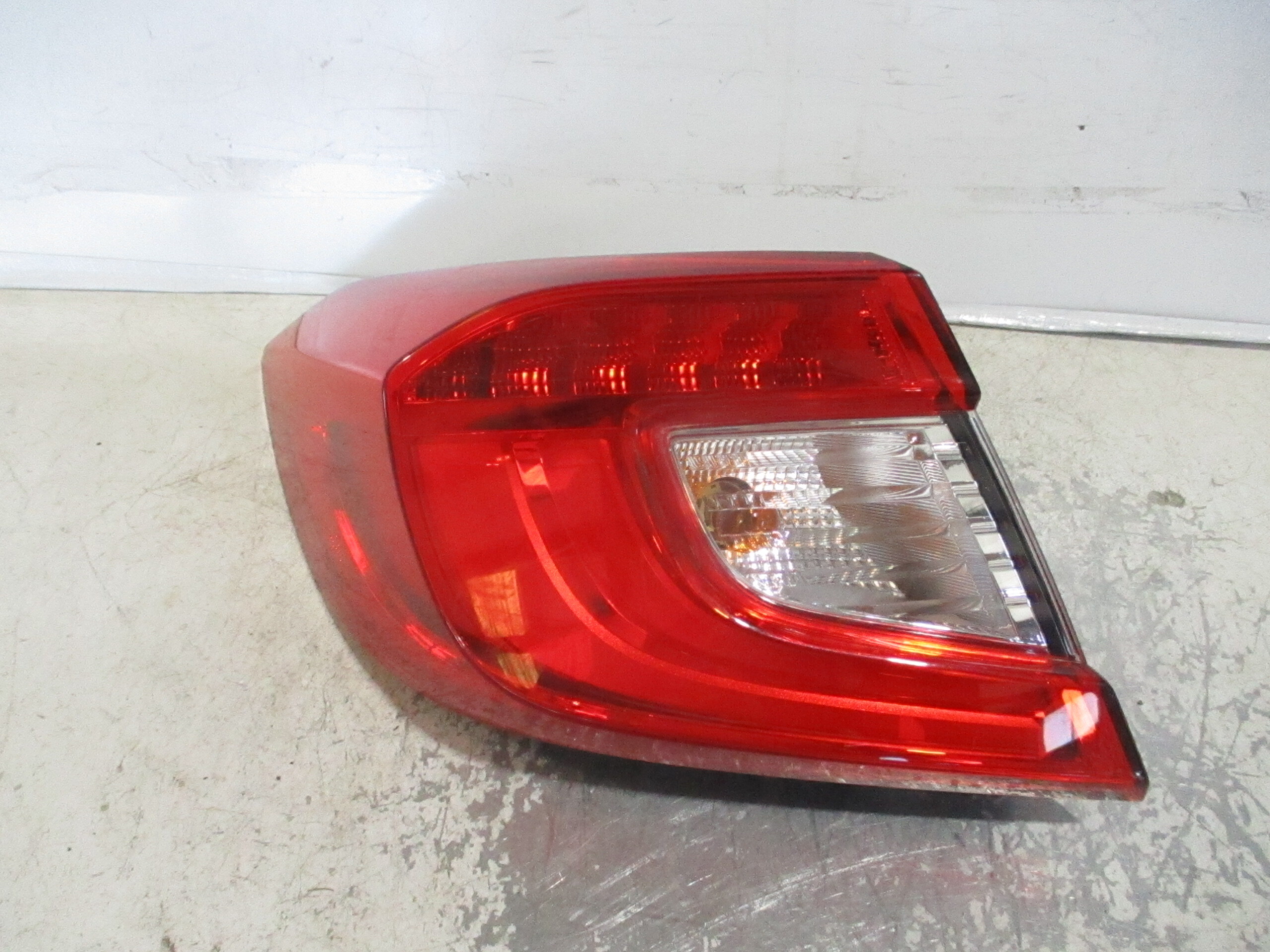 Pre-Owned 2018-2020 Honda Accord Driver LH Tail Light Lamp OEM (Good)