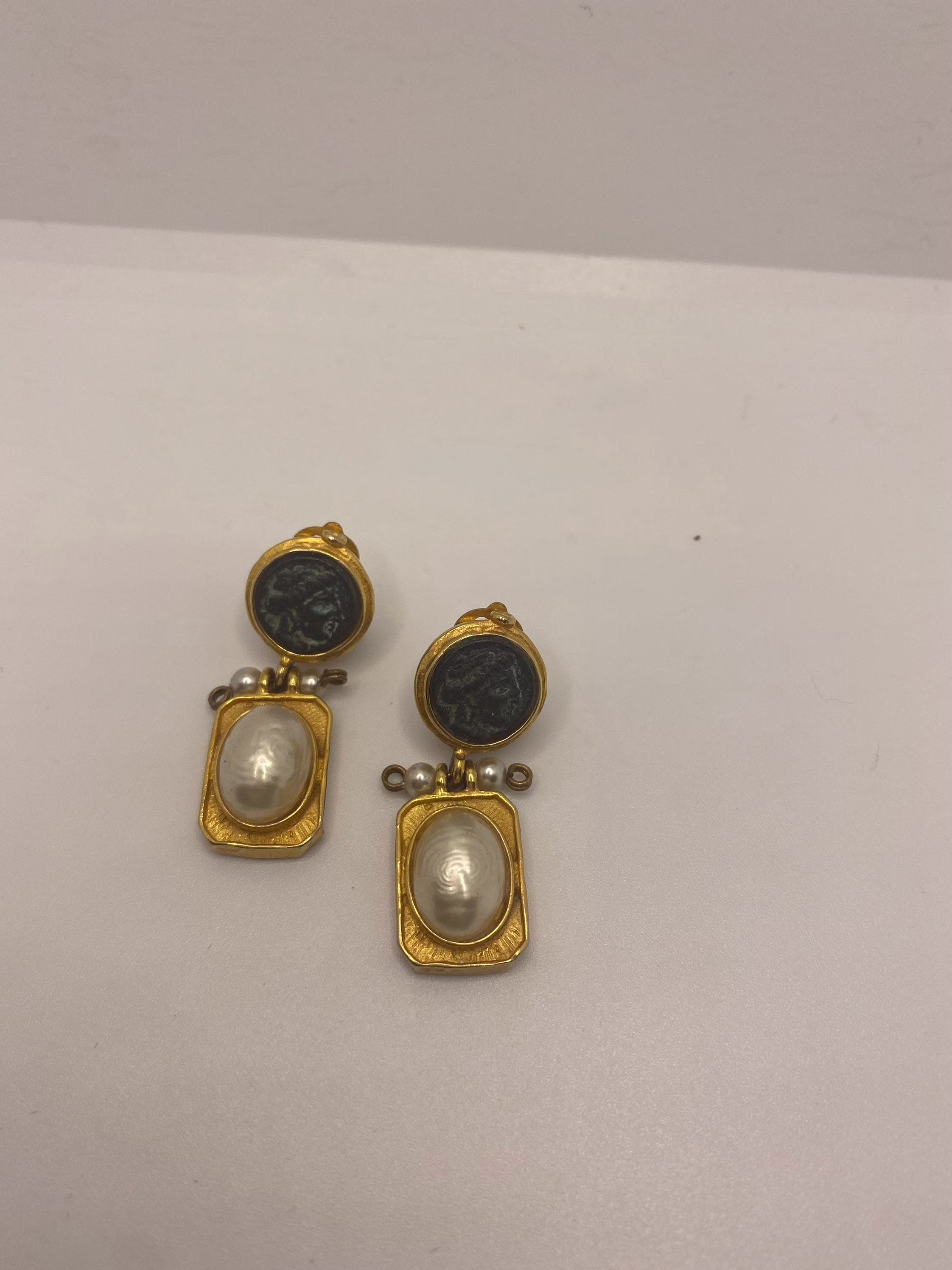 Vintage Cameo Intaglio Mobe pearl Earrings golden 925 Sterling Silver Clip on