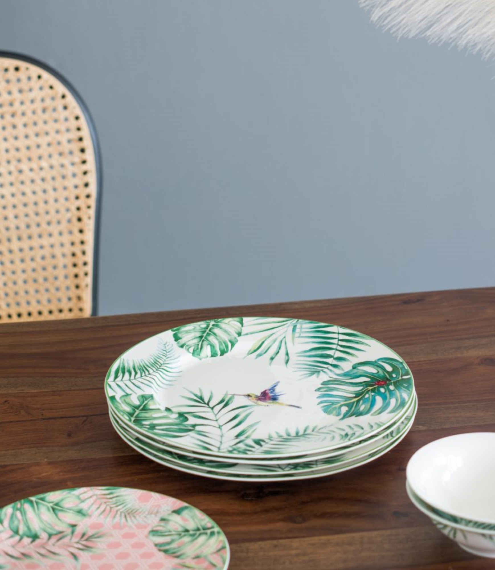 CC Home Furnishings Botanical Design with a Bird Round Dinner Plates - 10