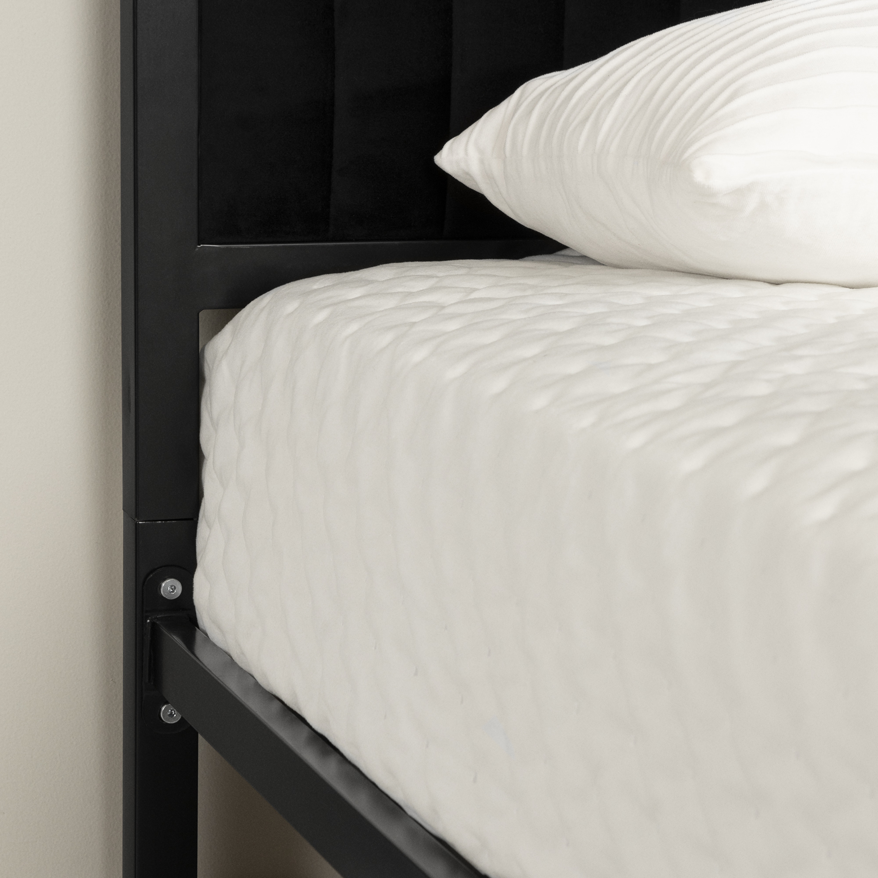 Maliza Upholstered Queen Metal Bed, Black