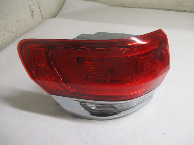 Pre-Owned Jeep Grand Cherokee LH Driver Outer Tail Brake Light Lamp OEM LKQ (Good)