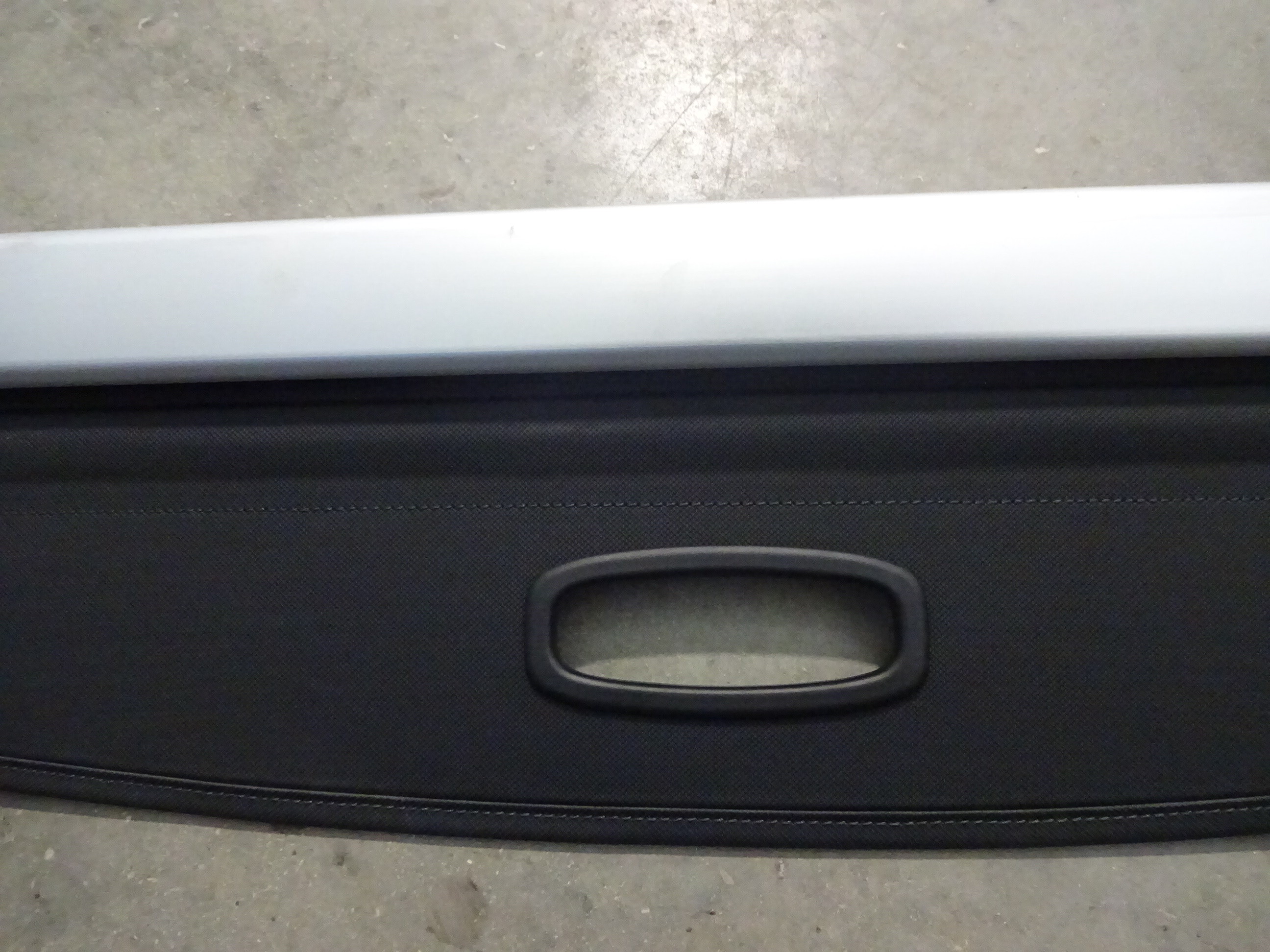 Pre-Owned 2017 Hyundai Santa Fe Rear Grey Retractable Cargo Cover OEM (Good)