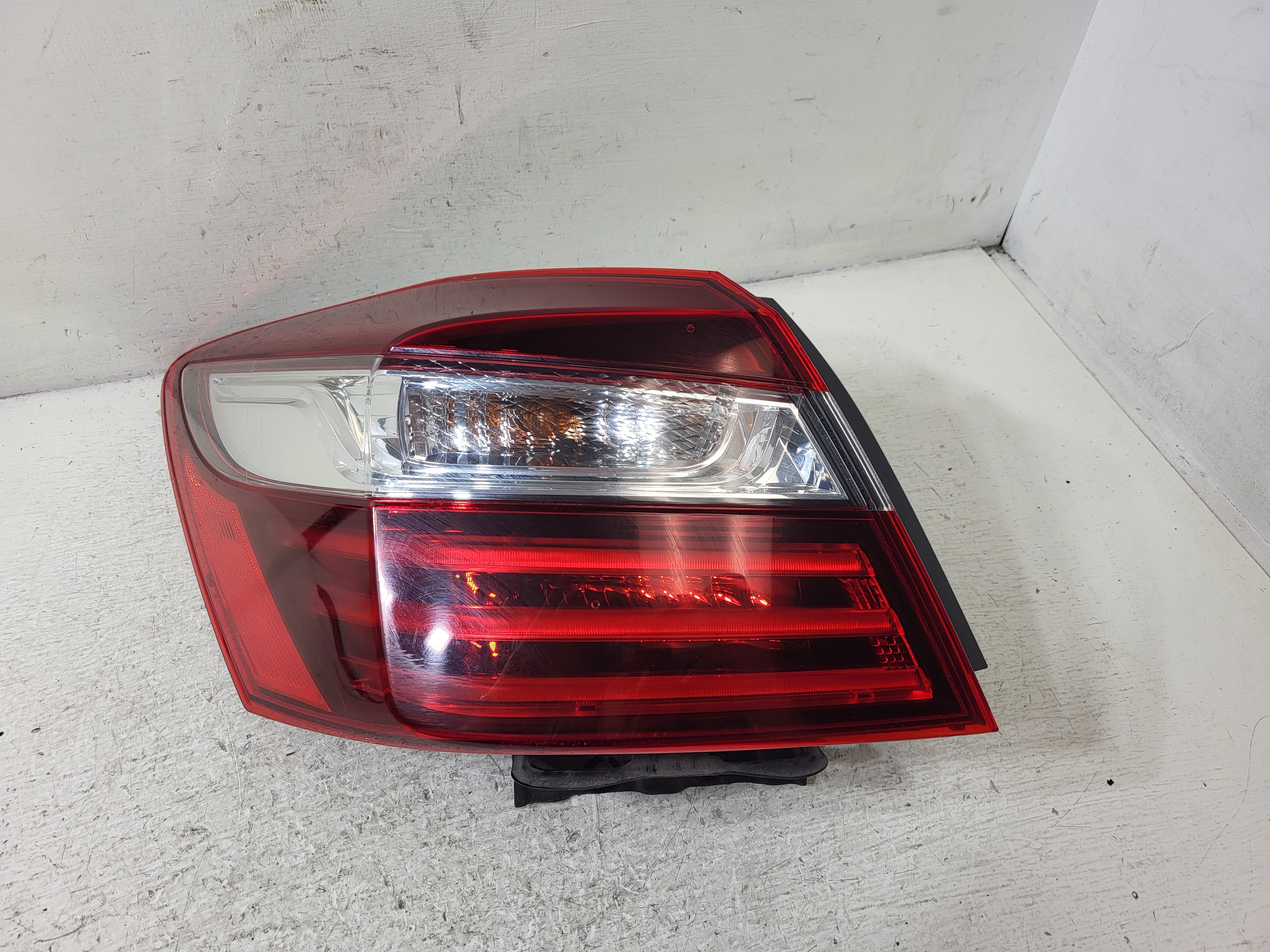 Pre-Owned 2017 Honda Accord Driver Side LH Quarter Mount Tail Light Lamp OEM LKQ (Good)