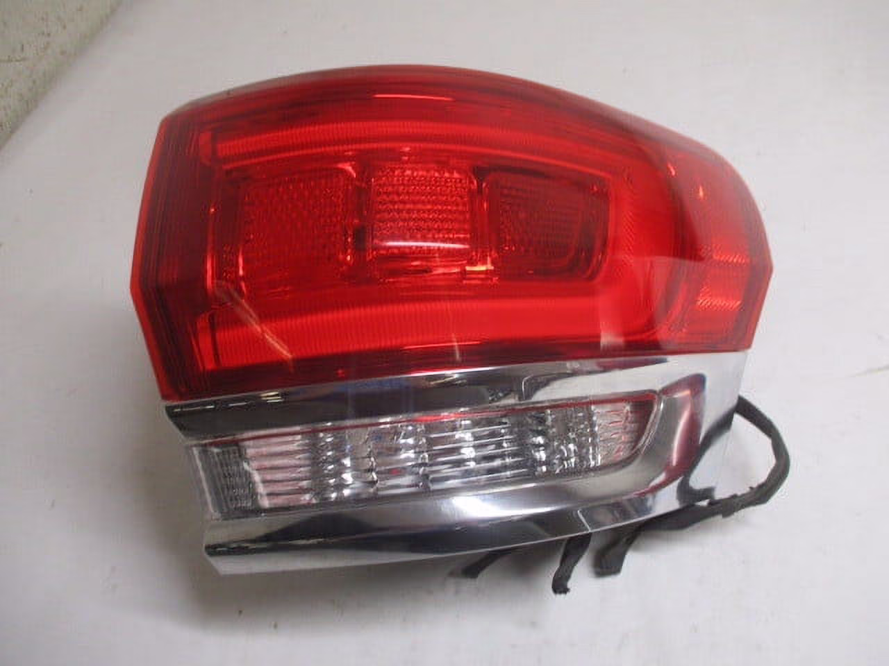 Pre-Owned Jeep Grand Cherokee RH Passenger Outer Tail Brake Light Lamp OEM LKQ (Good)